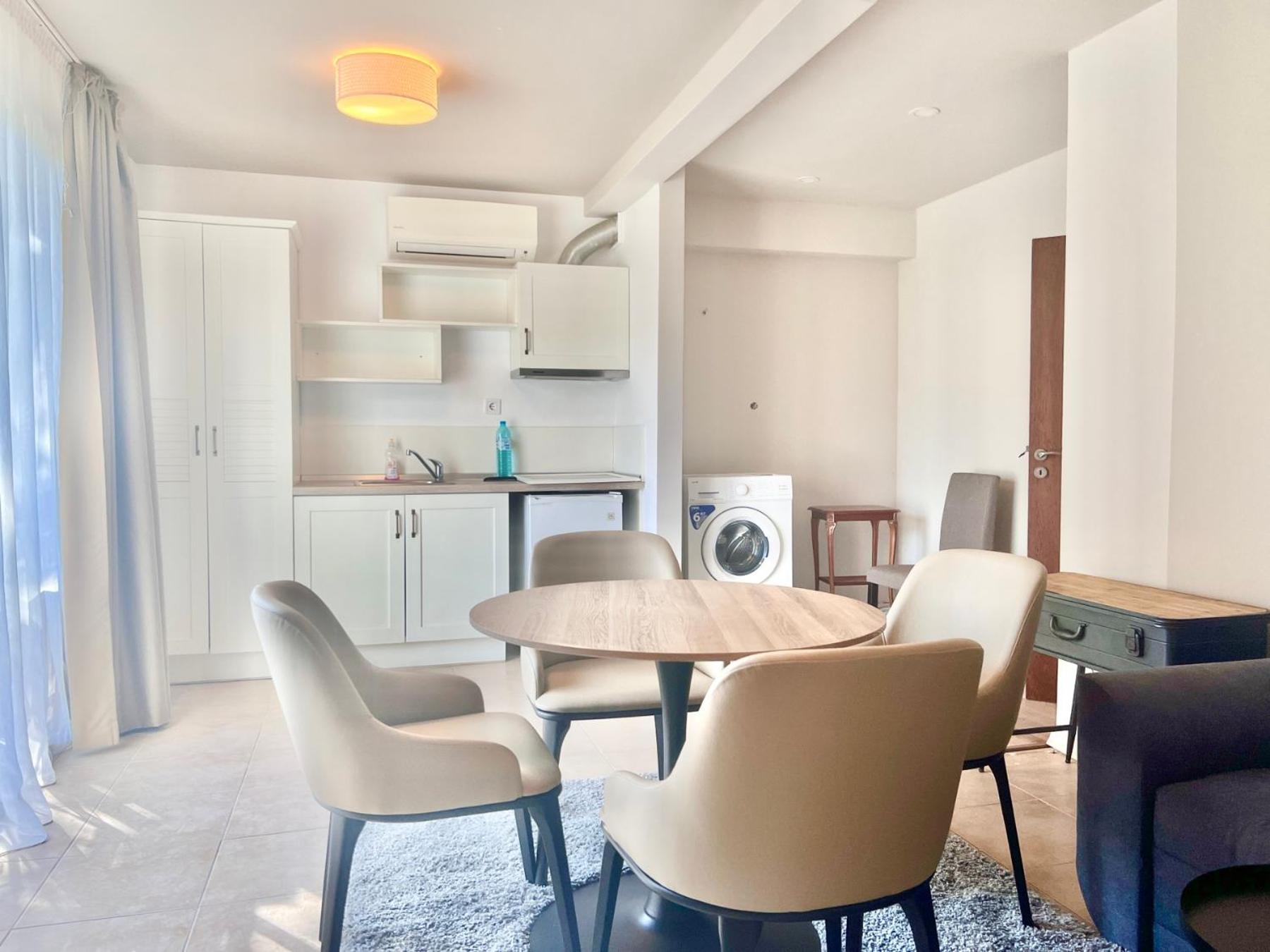 Kiara Apartments