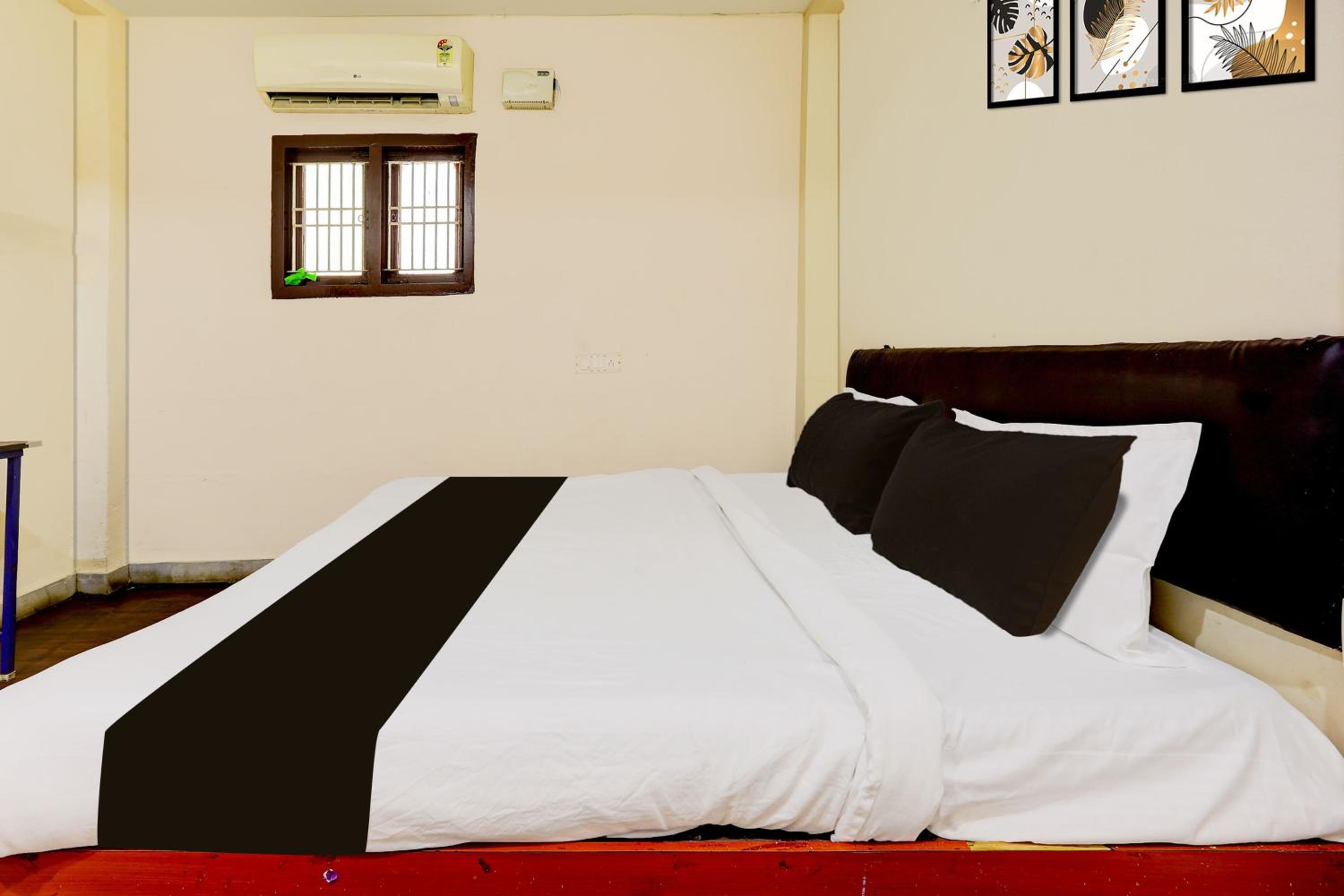 Super Hotel O Moghalarajpuram