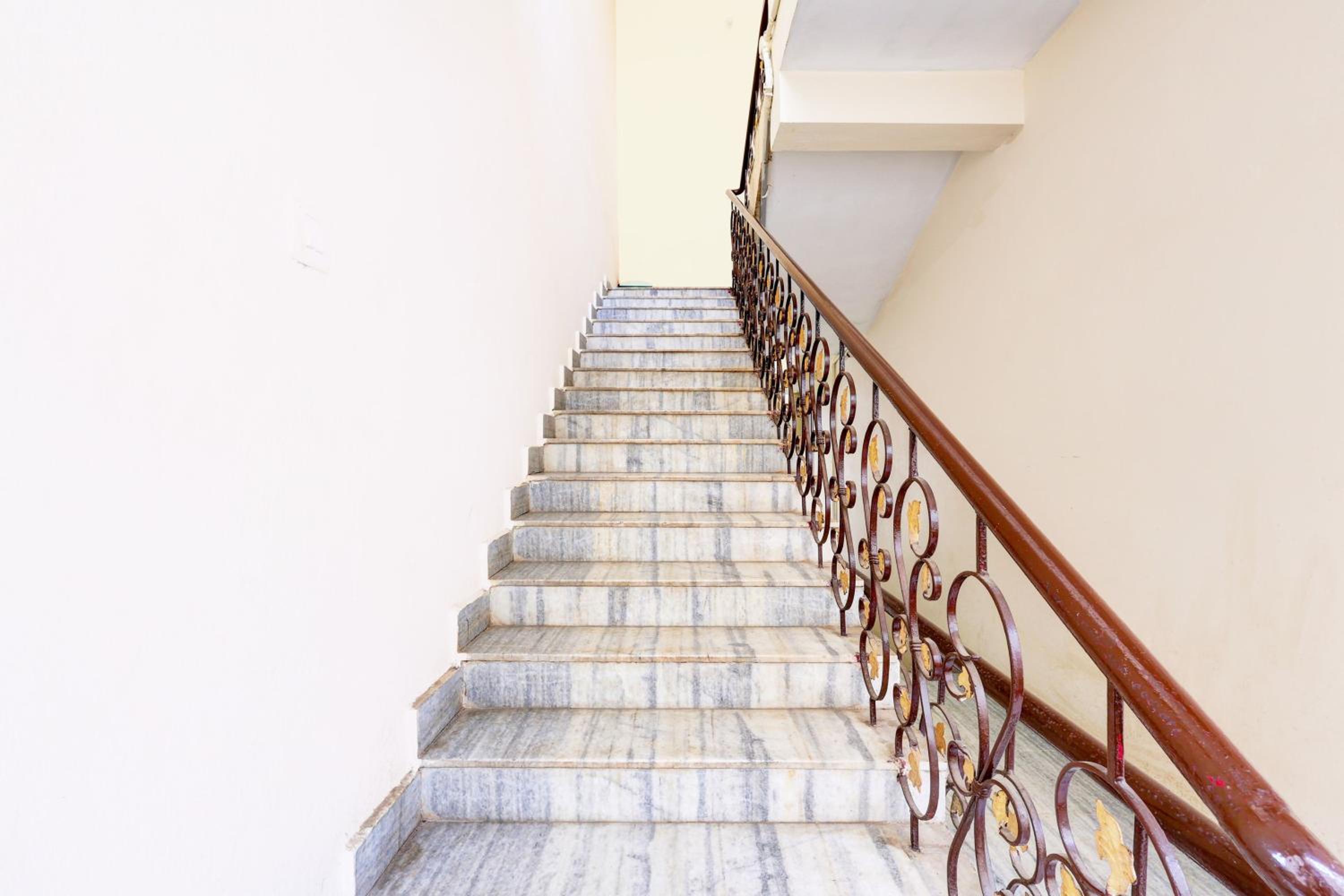 Super Hotel O Moghalarajpuram