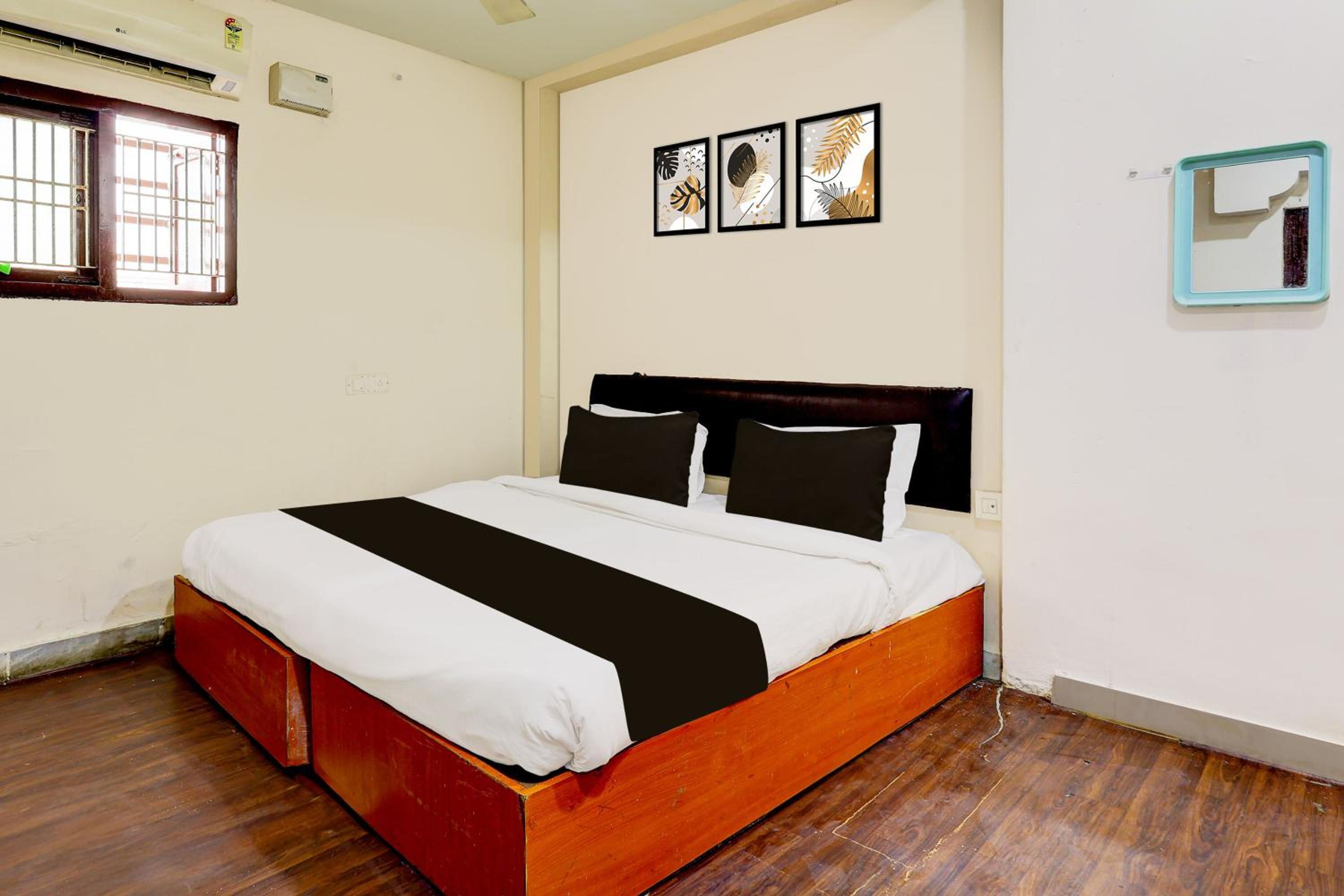 Super Hotel O Moghalarajpuram