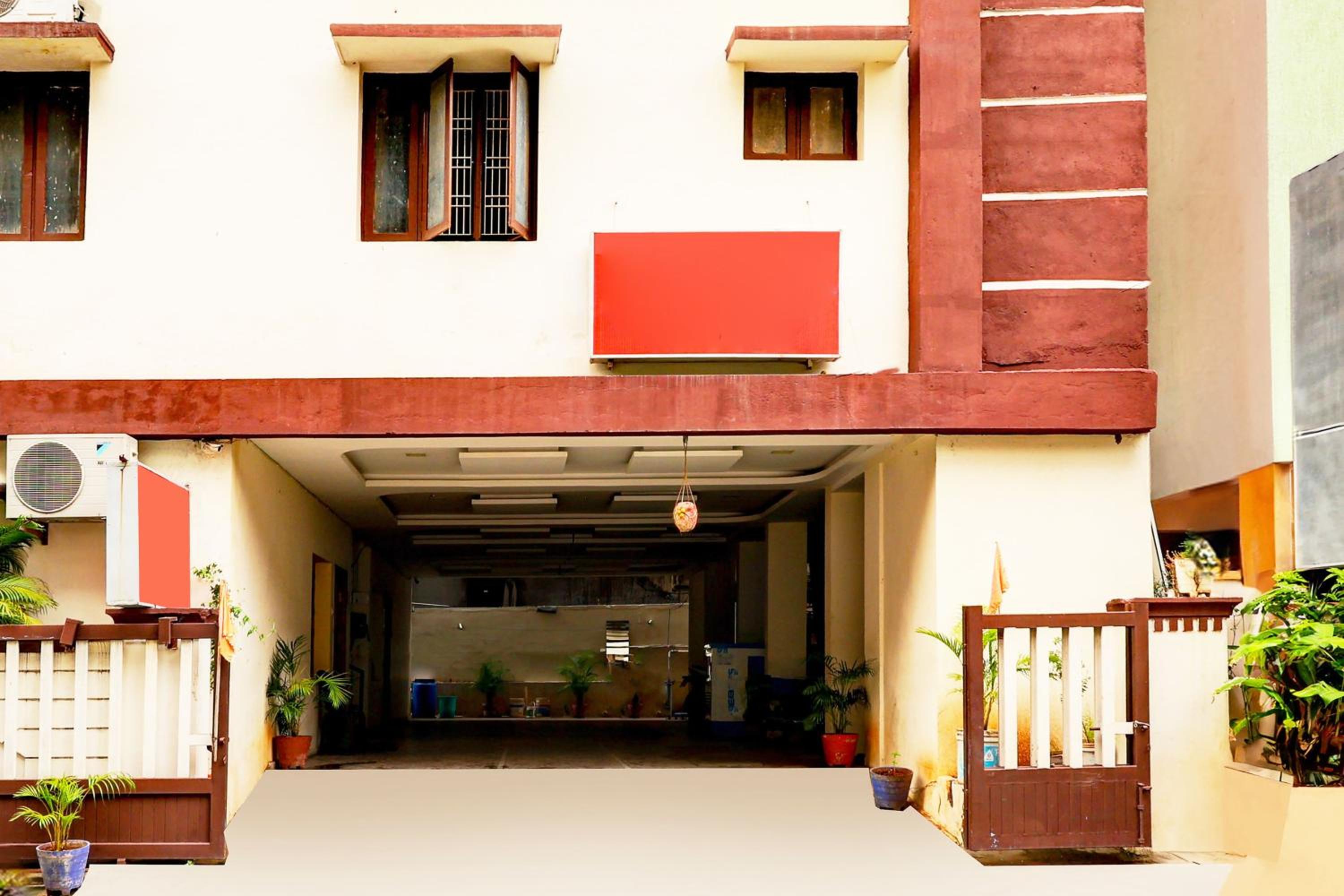Super Hotel O Moghalarajpuram