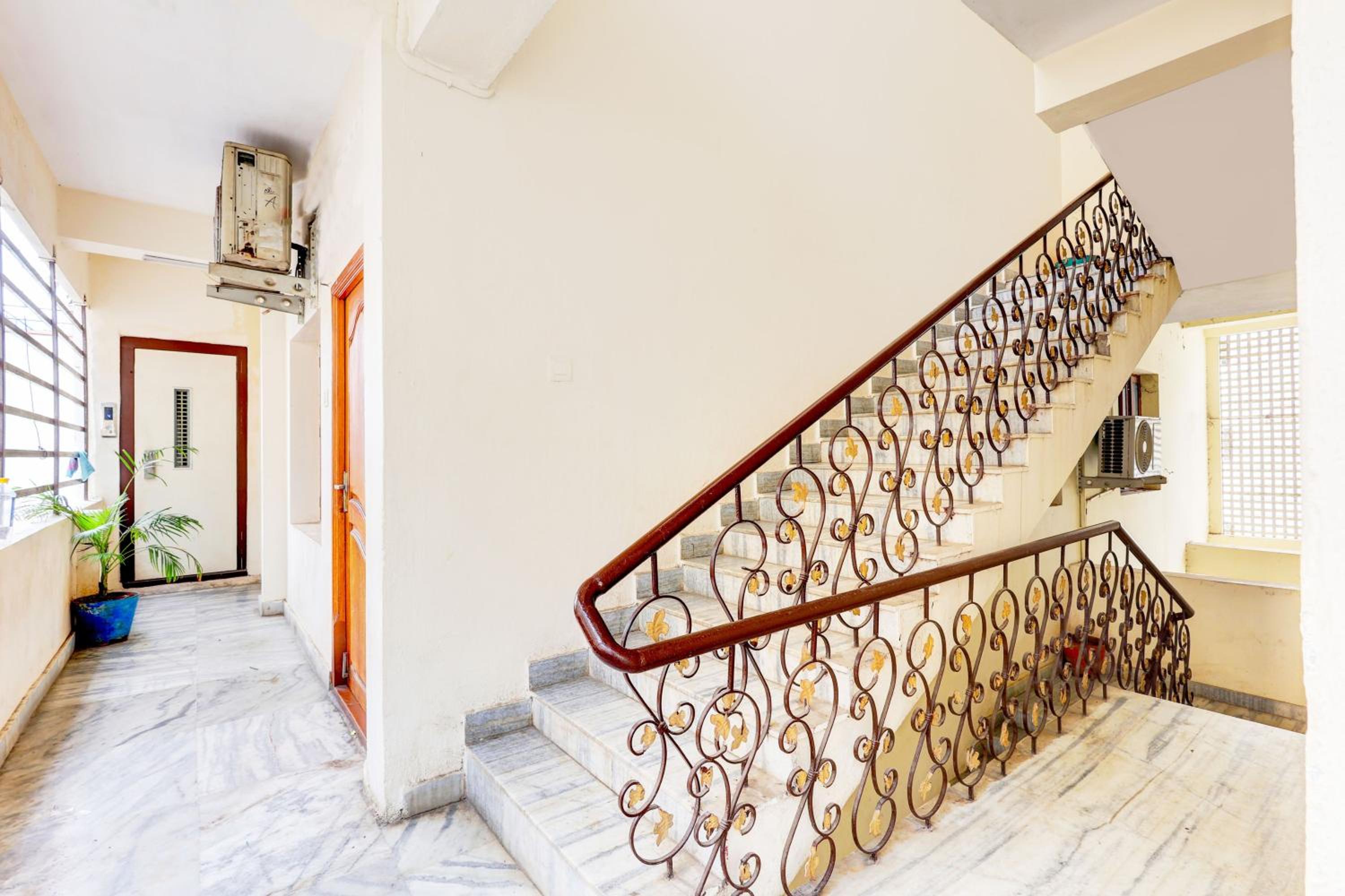 Super Hotel O Moghalarajpuram