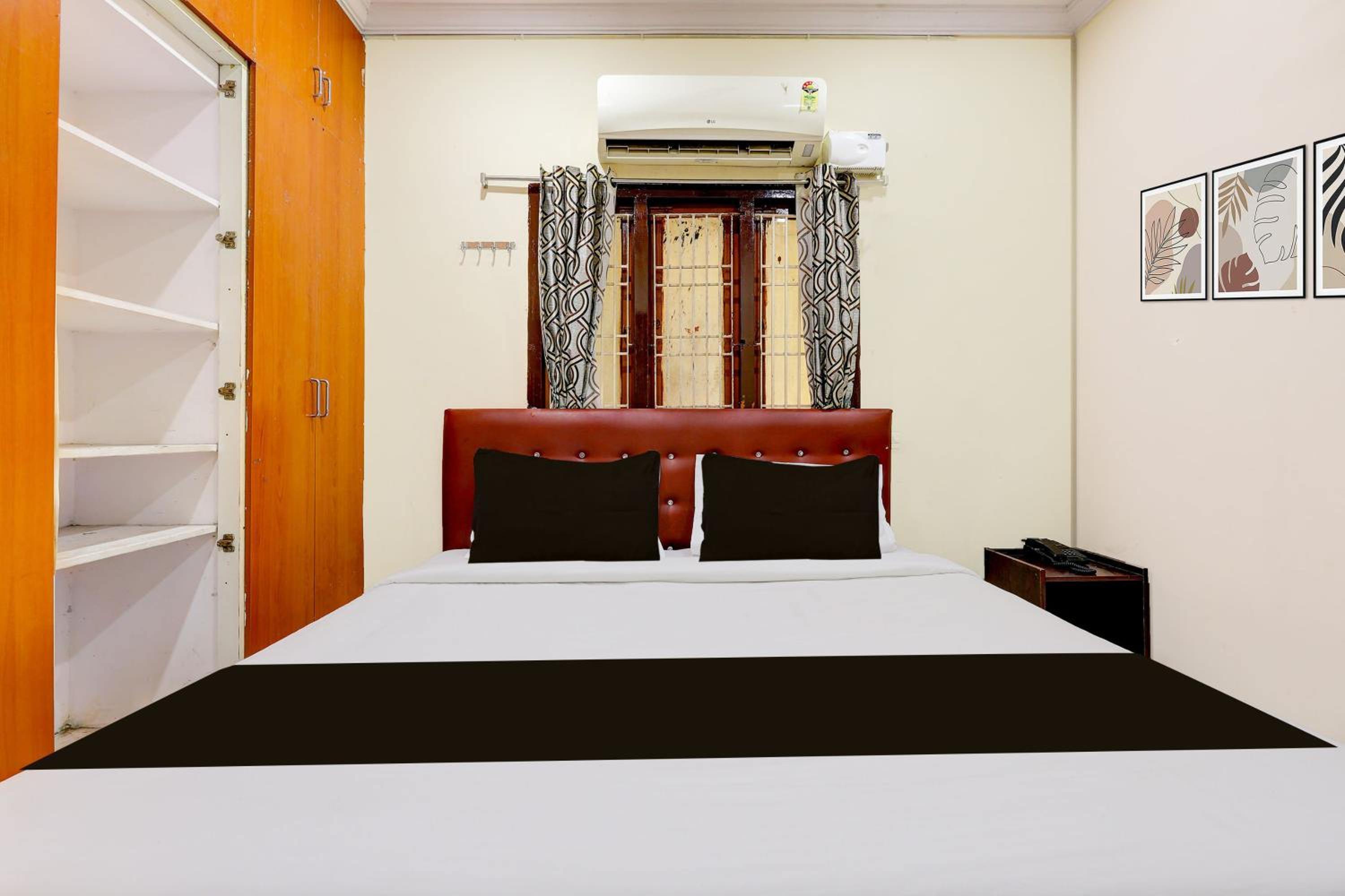 Super Hotel O Moghalarajpuram