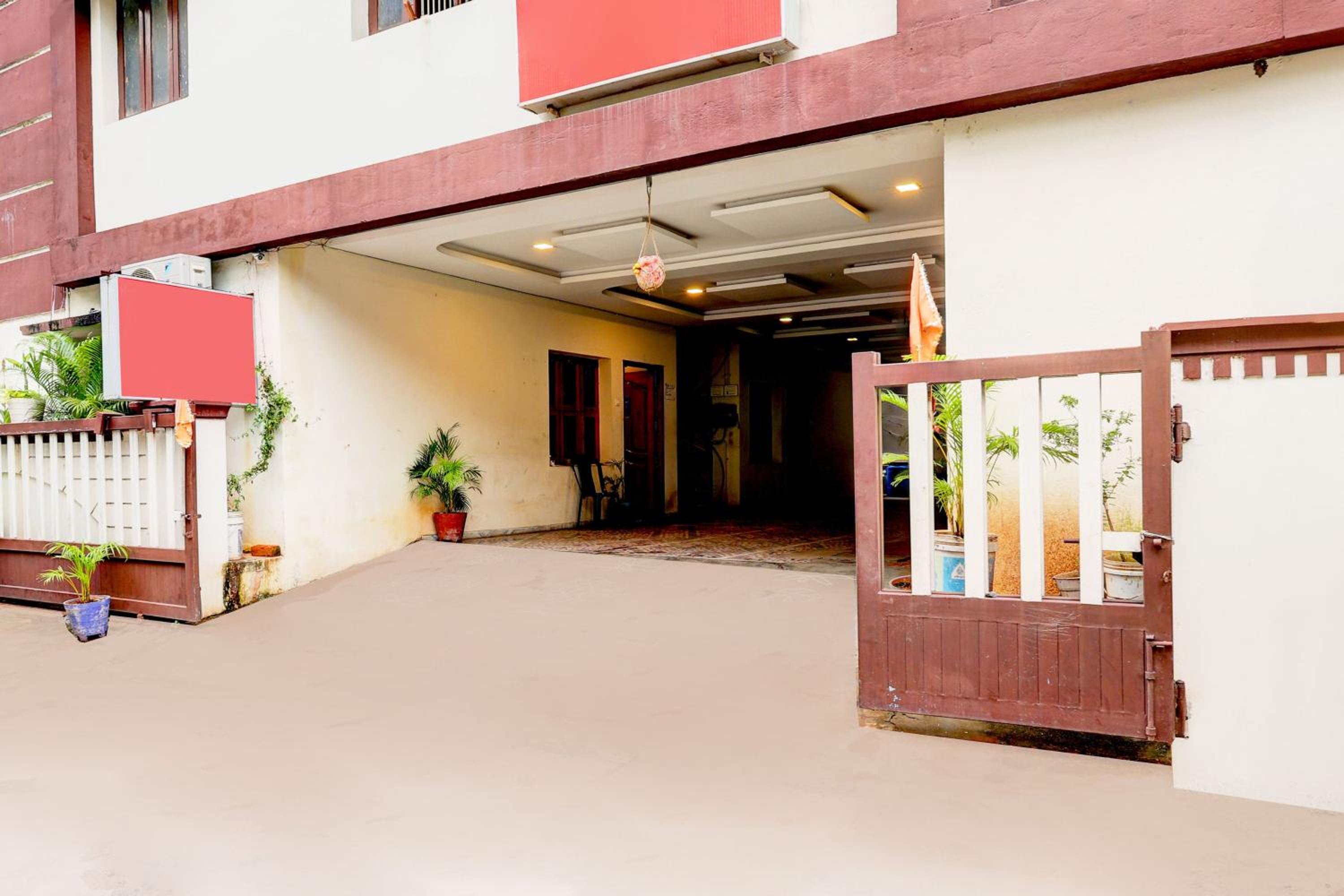 Super Hotel O Moghalarajpuram