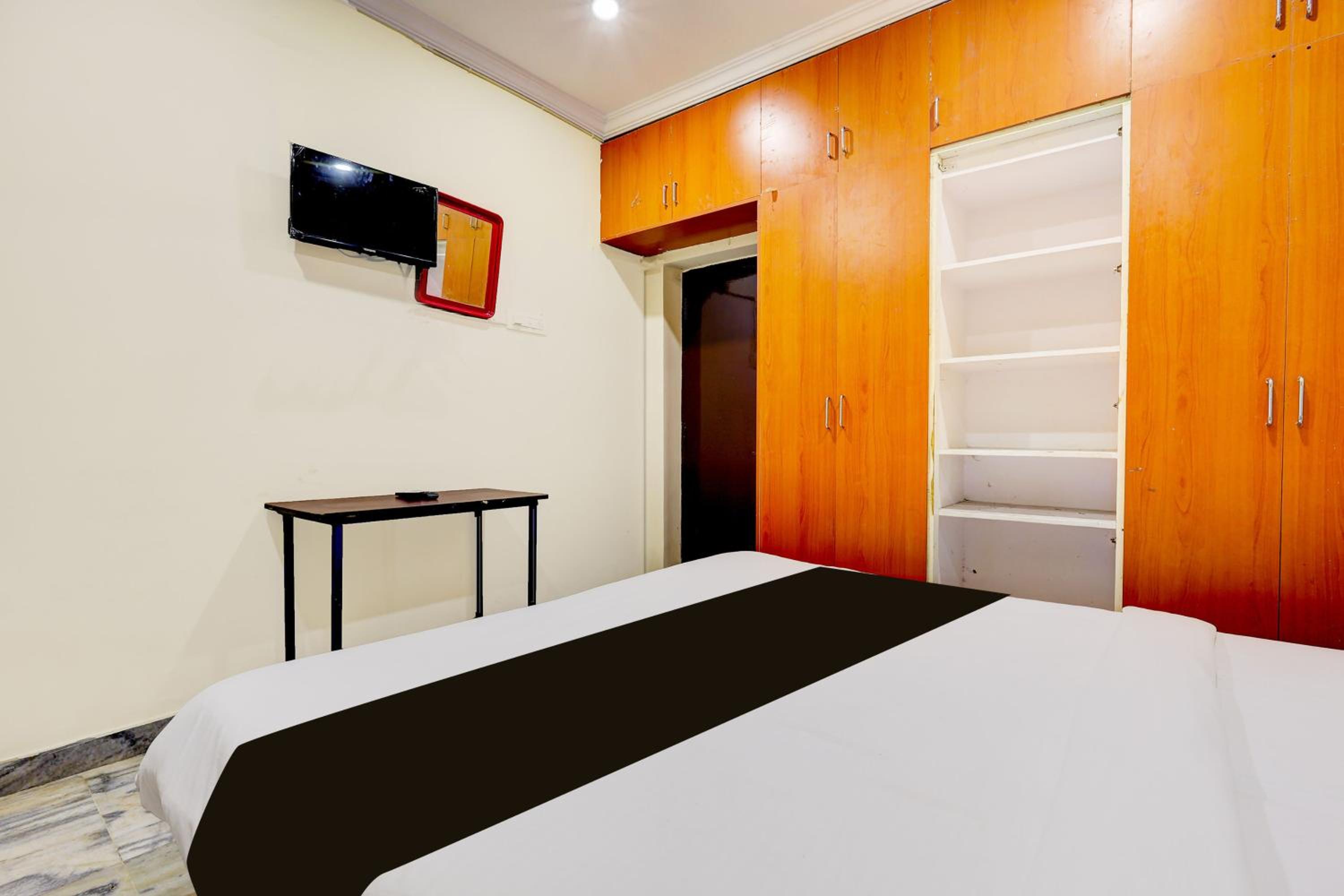 Super Hotel O Moghalarajpuram