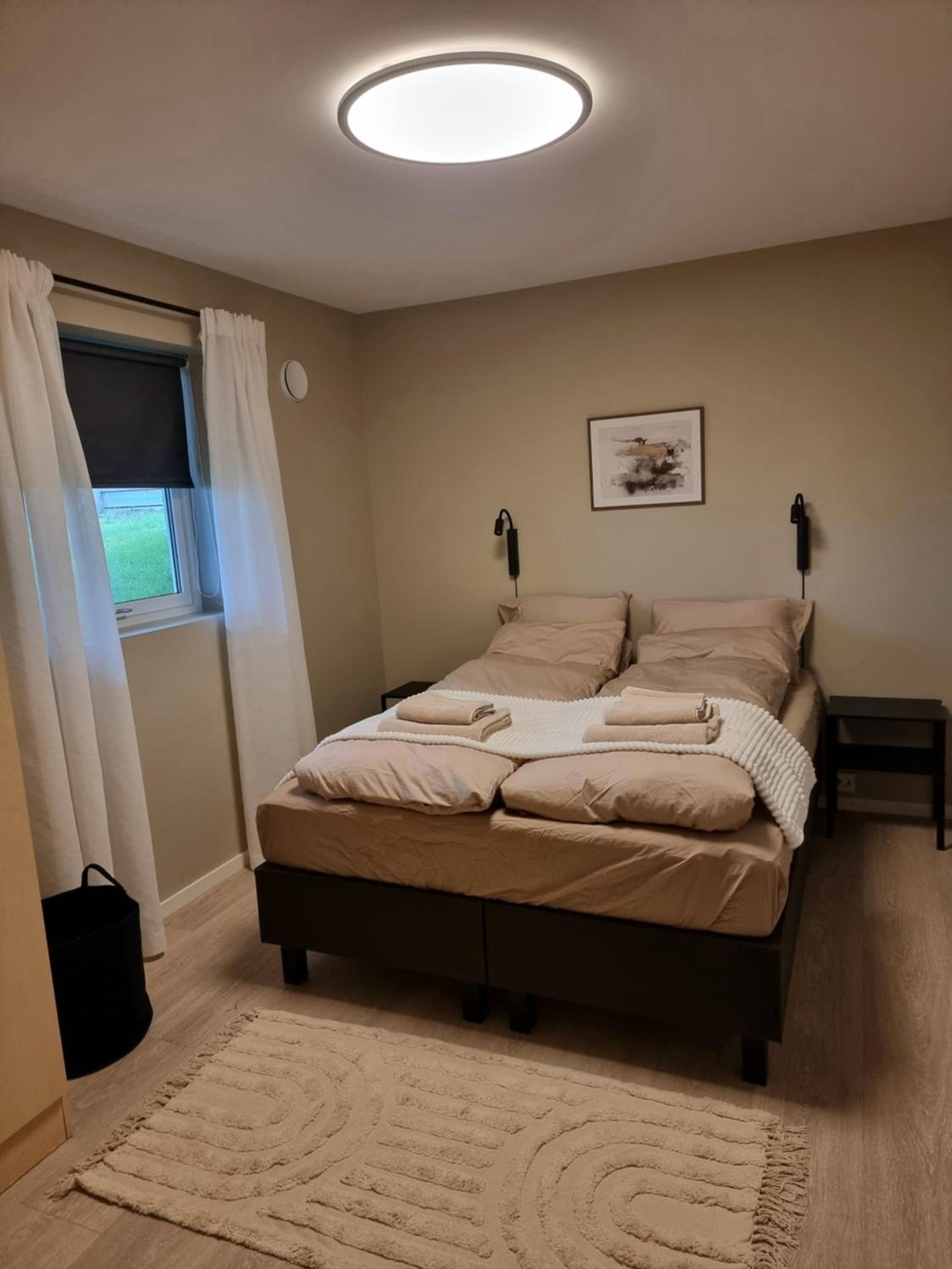 New renovated apartment near the airport with 3 double beds view 3