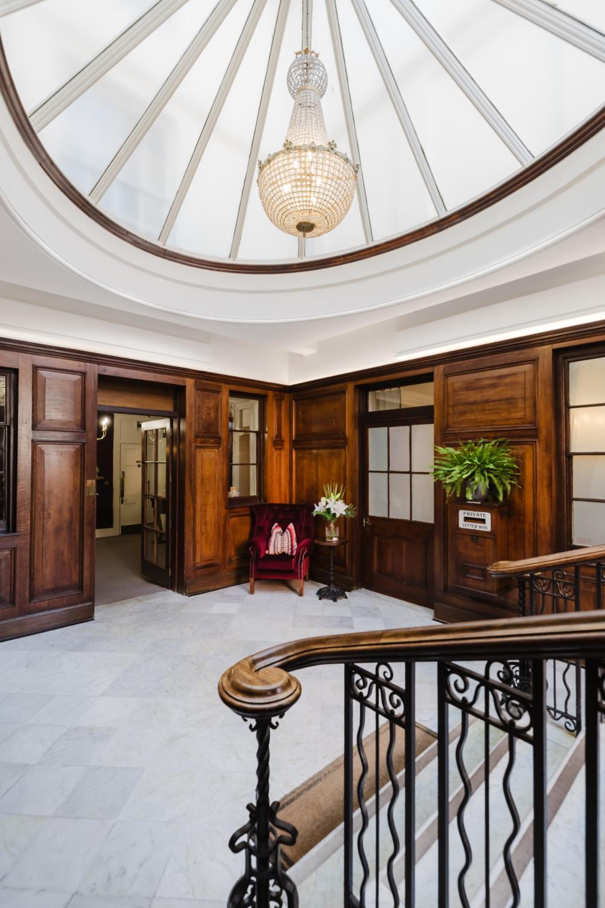 Winchester Vacations - Winchester Royal Hotel - Property Image 1