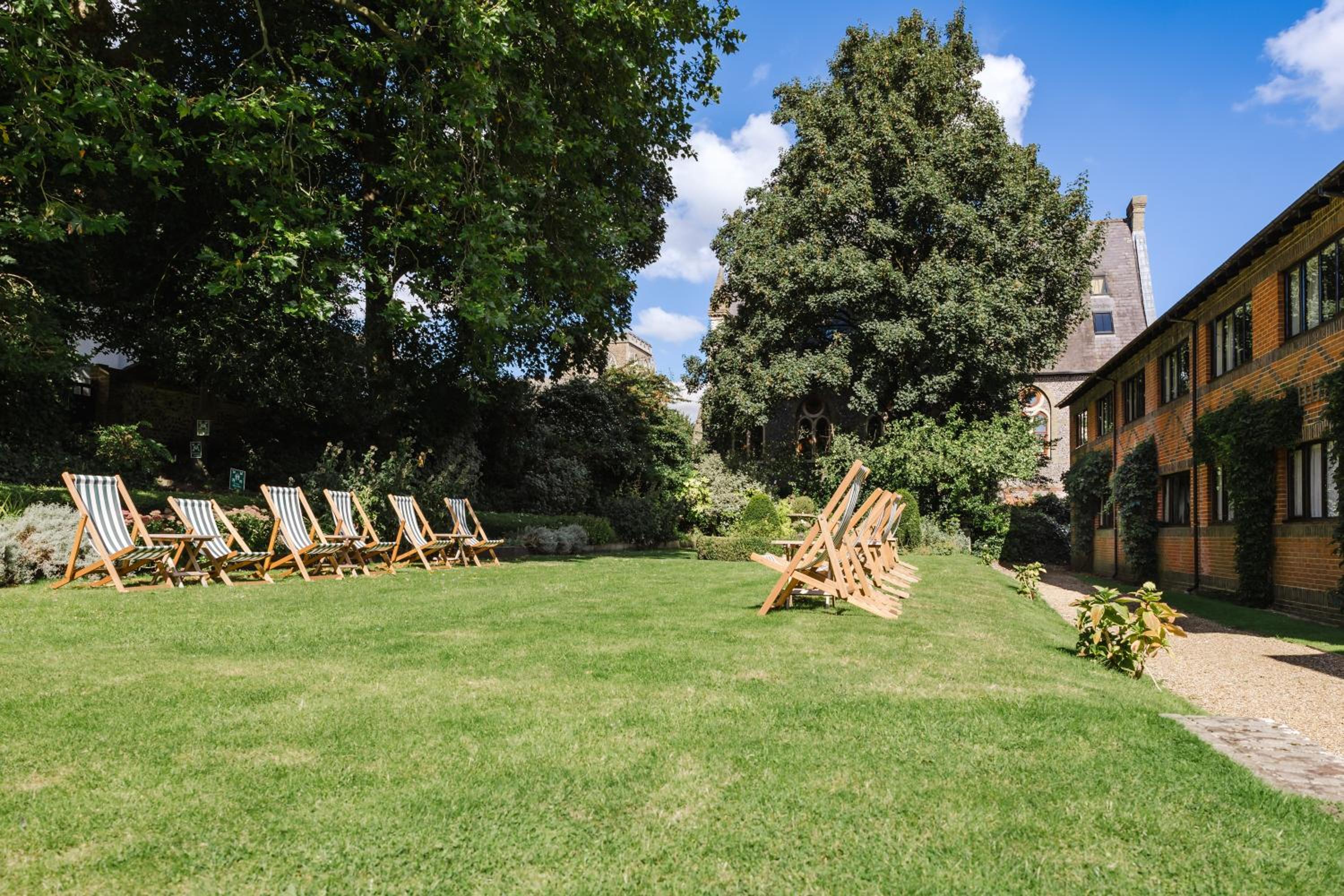 Winchester Vacations - Winchester Royal Hotel - Property Image 3