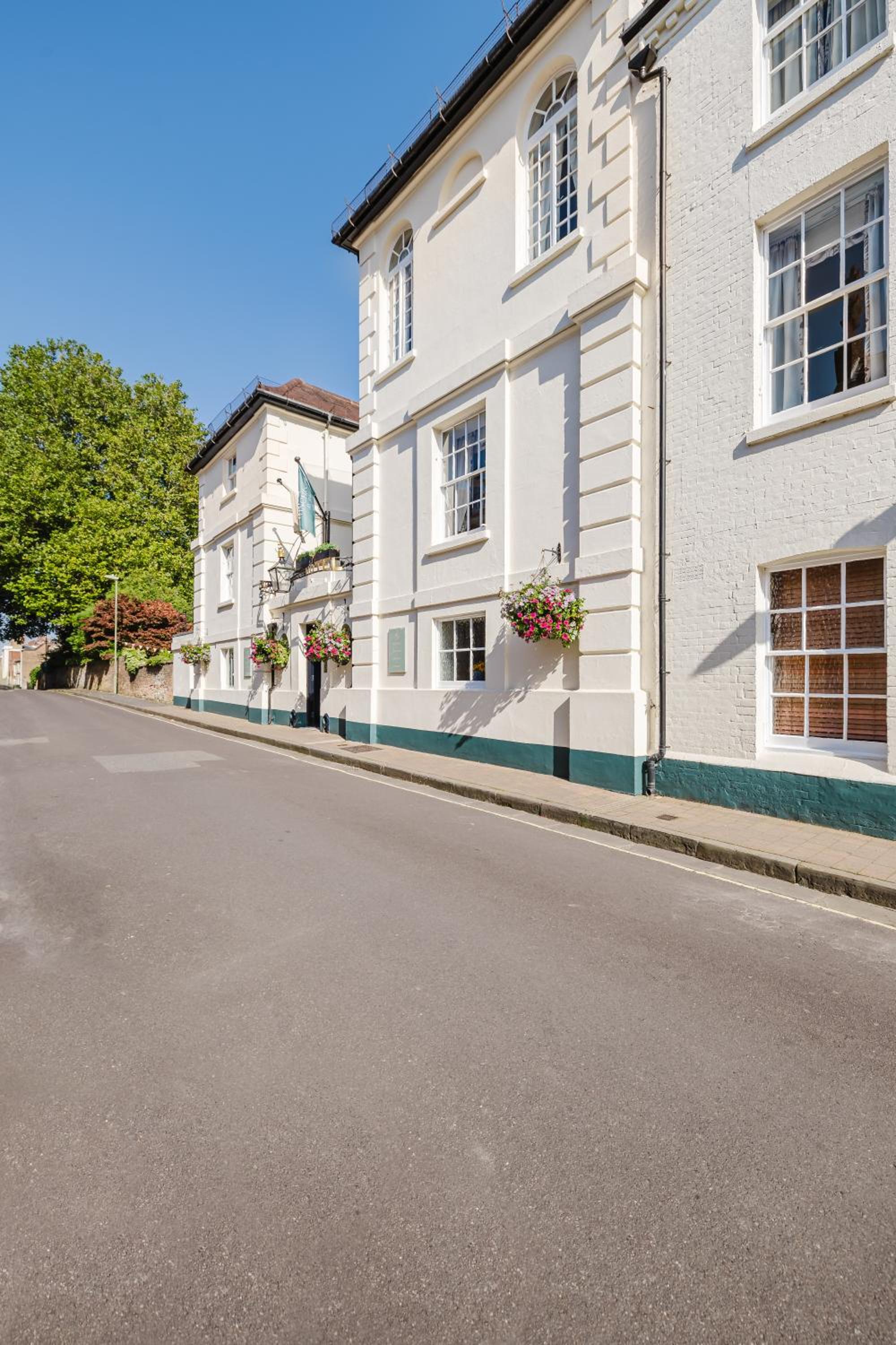 Winchester Vacations - Winchester Royal Hotel - Property Image 4
