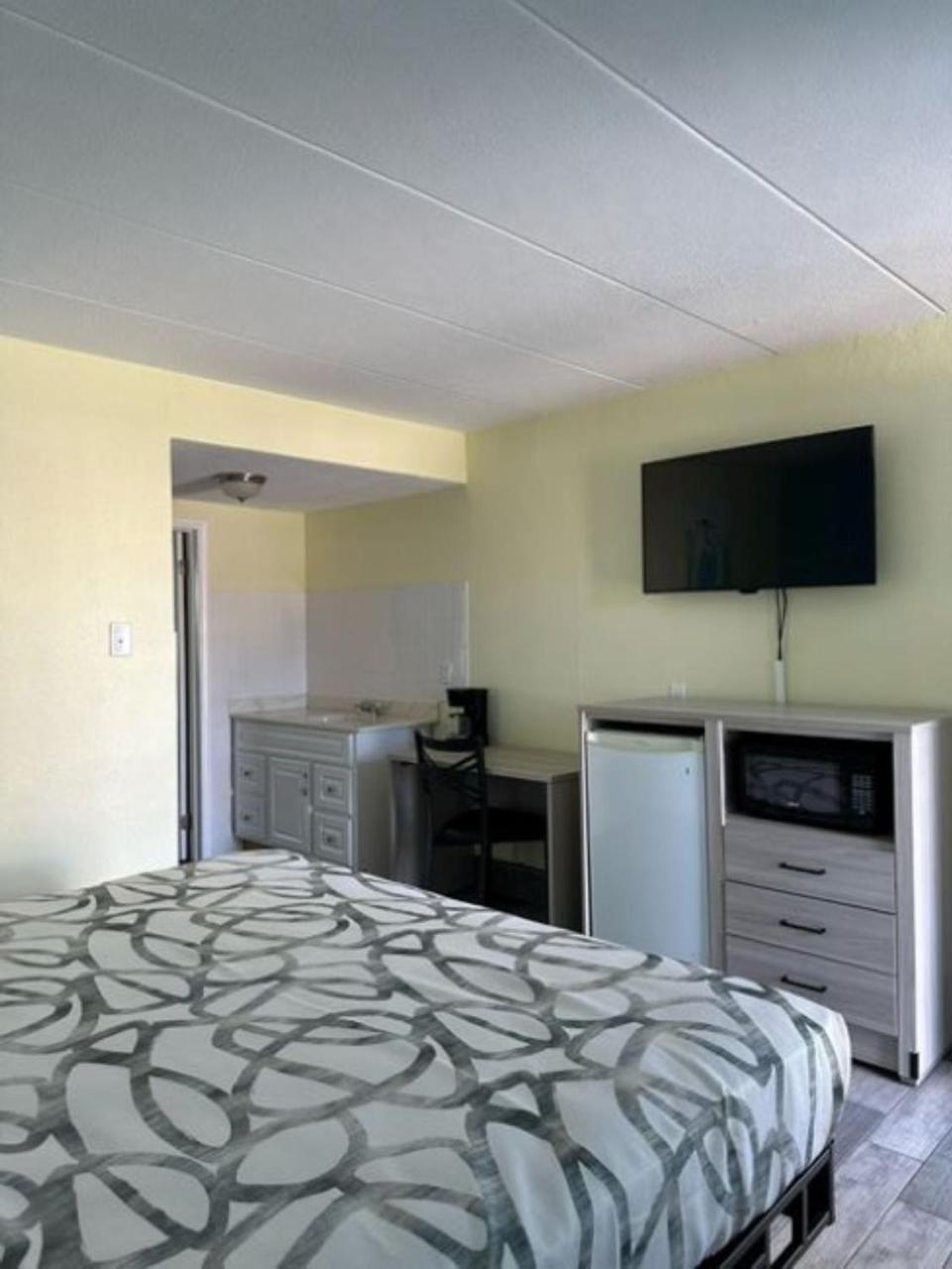 Royal Canadian Motel