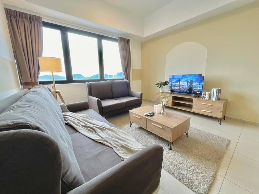 Petaling Jaya 1-12pax Muji design 3 room 1 min to Sunway Giza photo 1