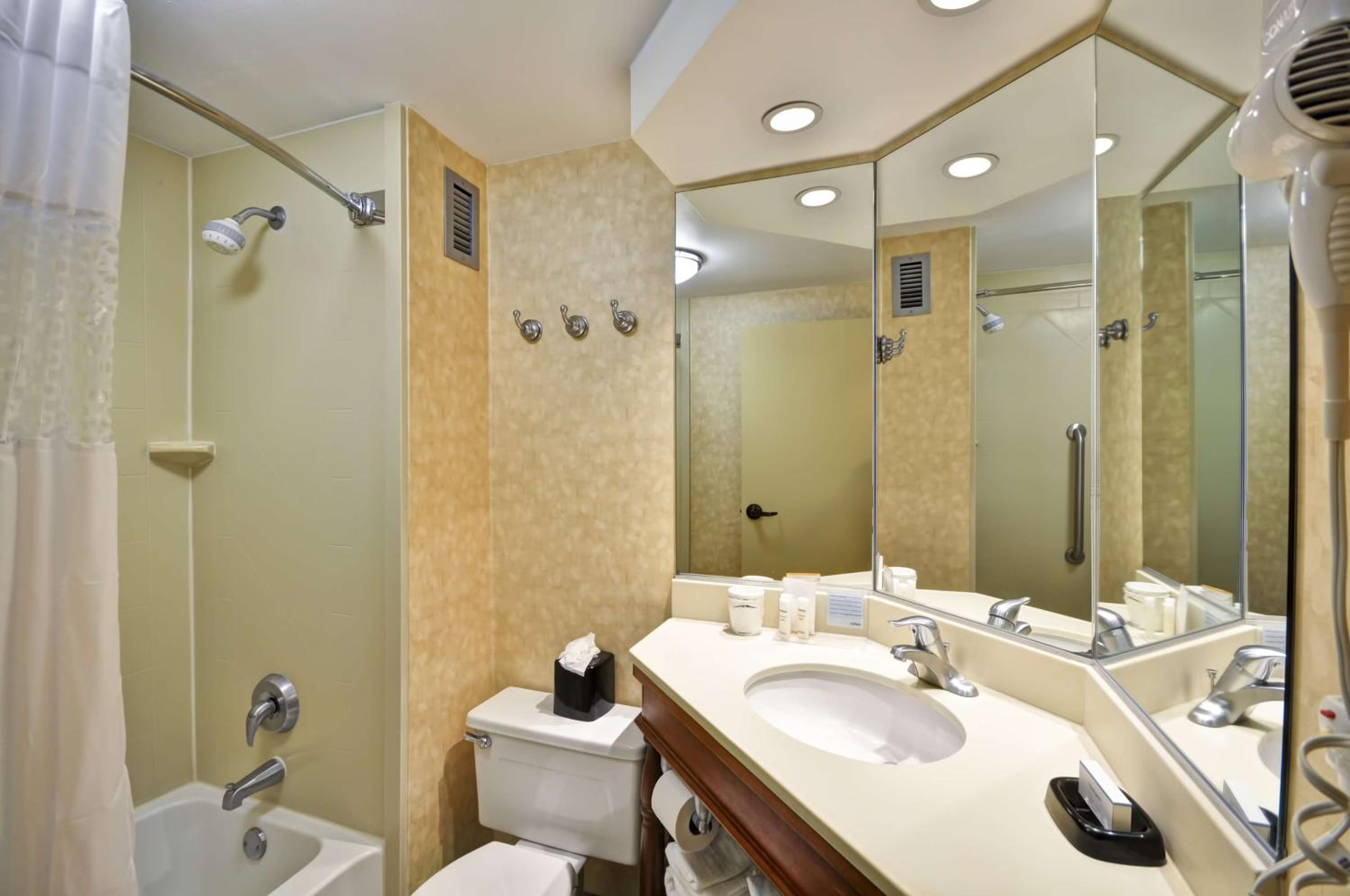 Memphis Vacations - Hampton Inn Memphis Poplar - Property Image 1