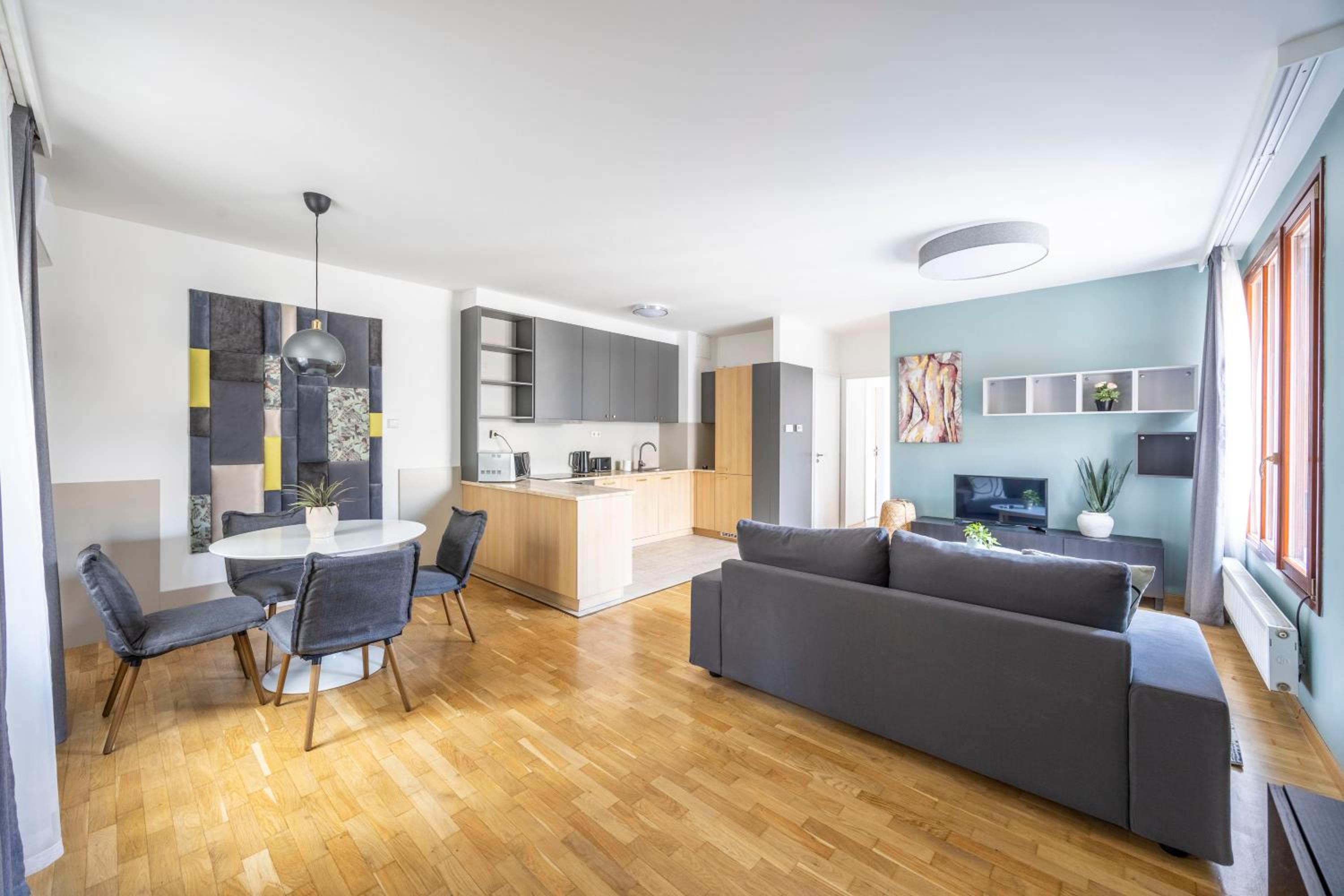 Superb Location & Cozy Suite with Terrace by Prestige Homes view 5