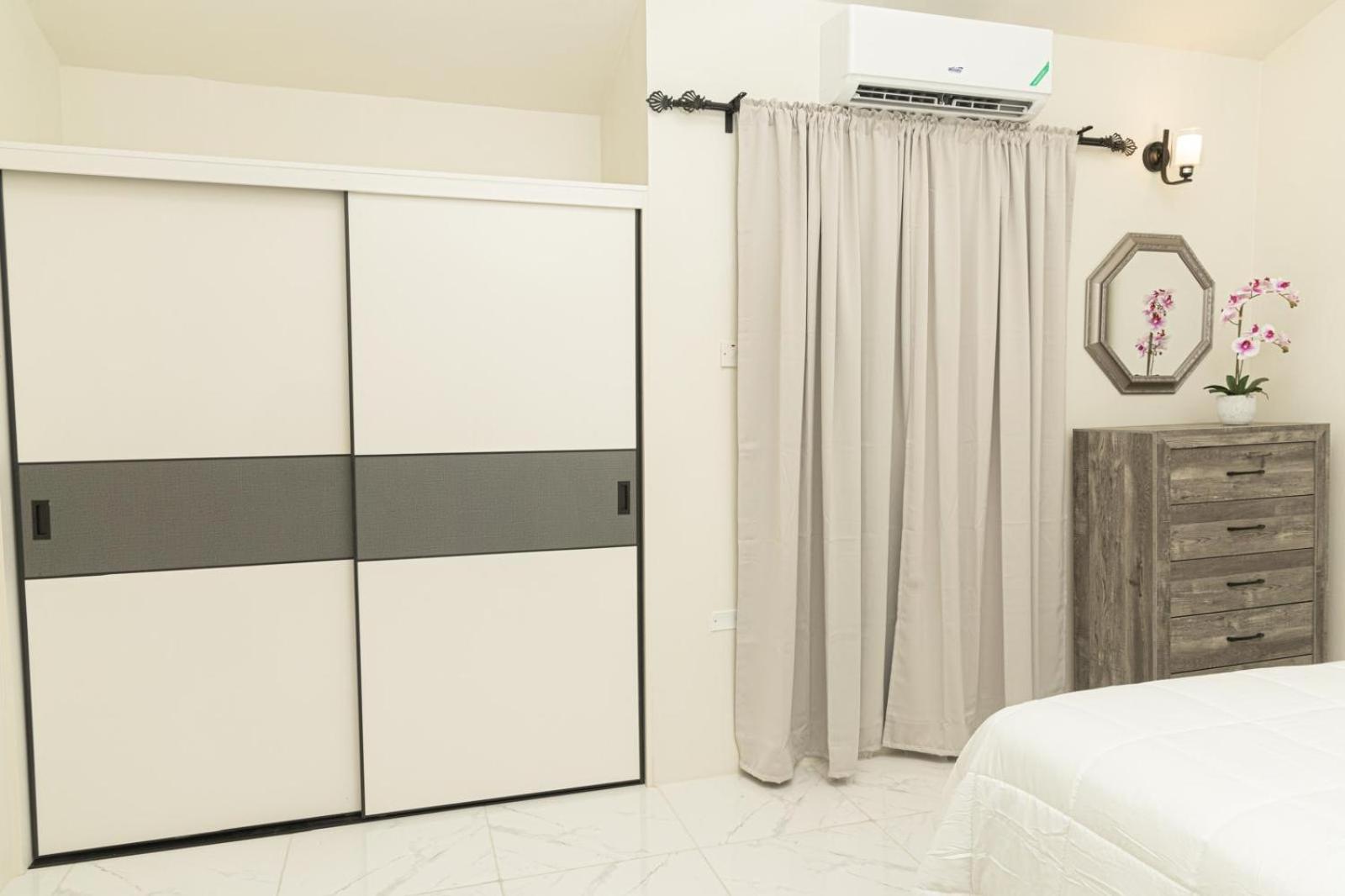 Phoenix Park Villas - Portmore - 10mins to Beach view 3