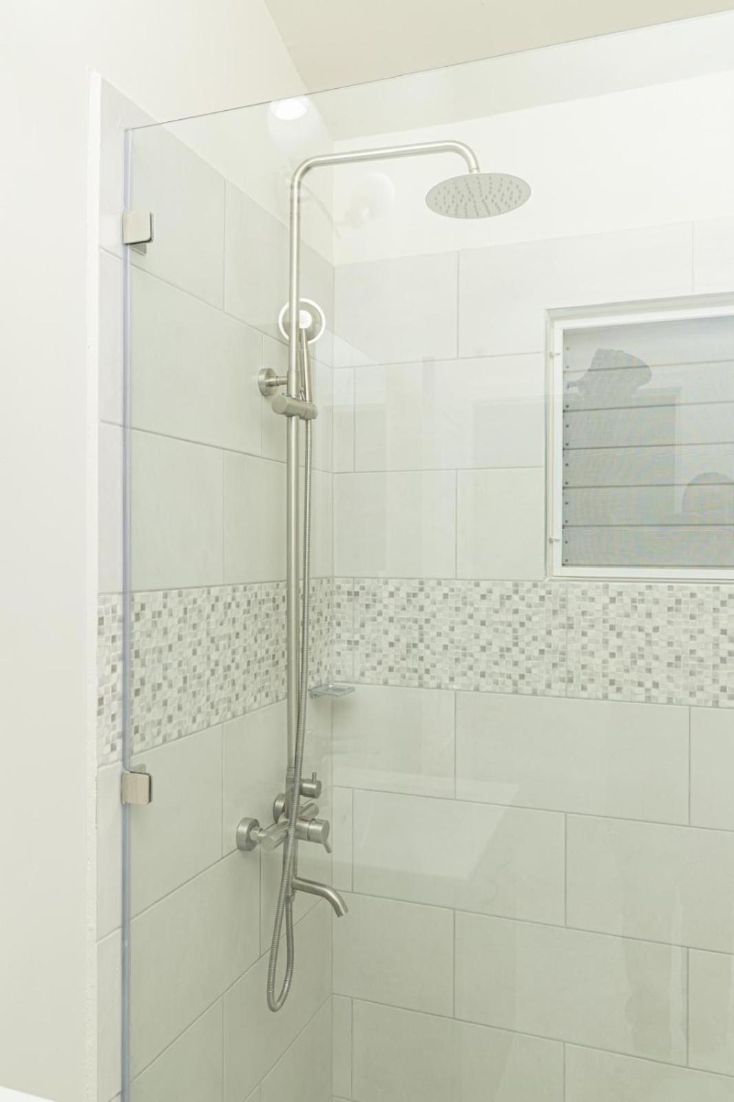 Phoenix Park Villas - Portmore - 10mins to Beach view 5