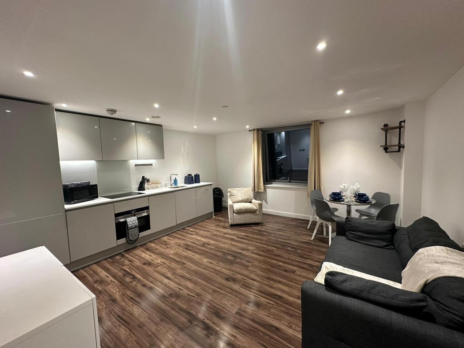 Basingstoke Vacations - White Rose - Property Image 15