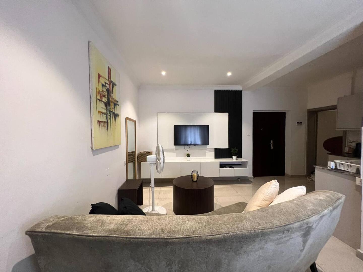 Light, modern apartment in Ikoyi