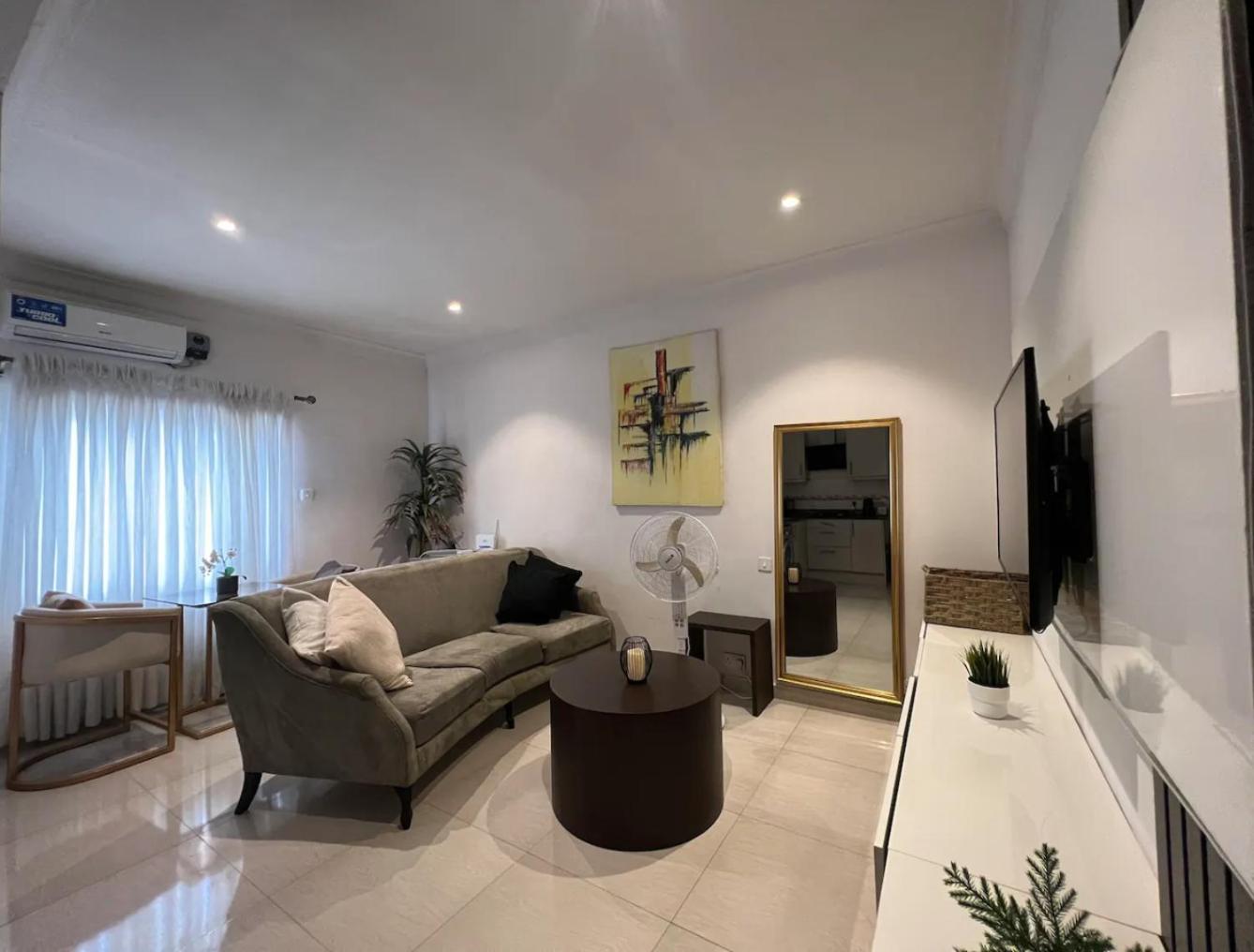 Light, modern apartment in Ikoyi