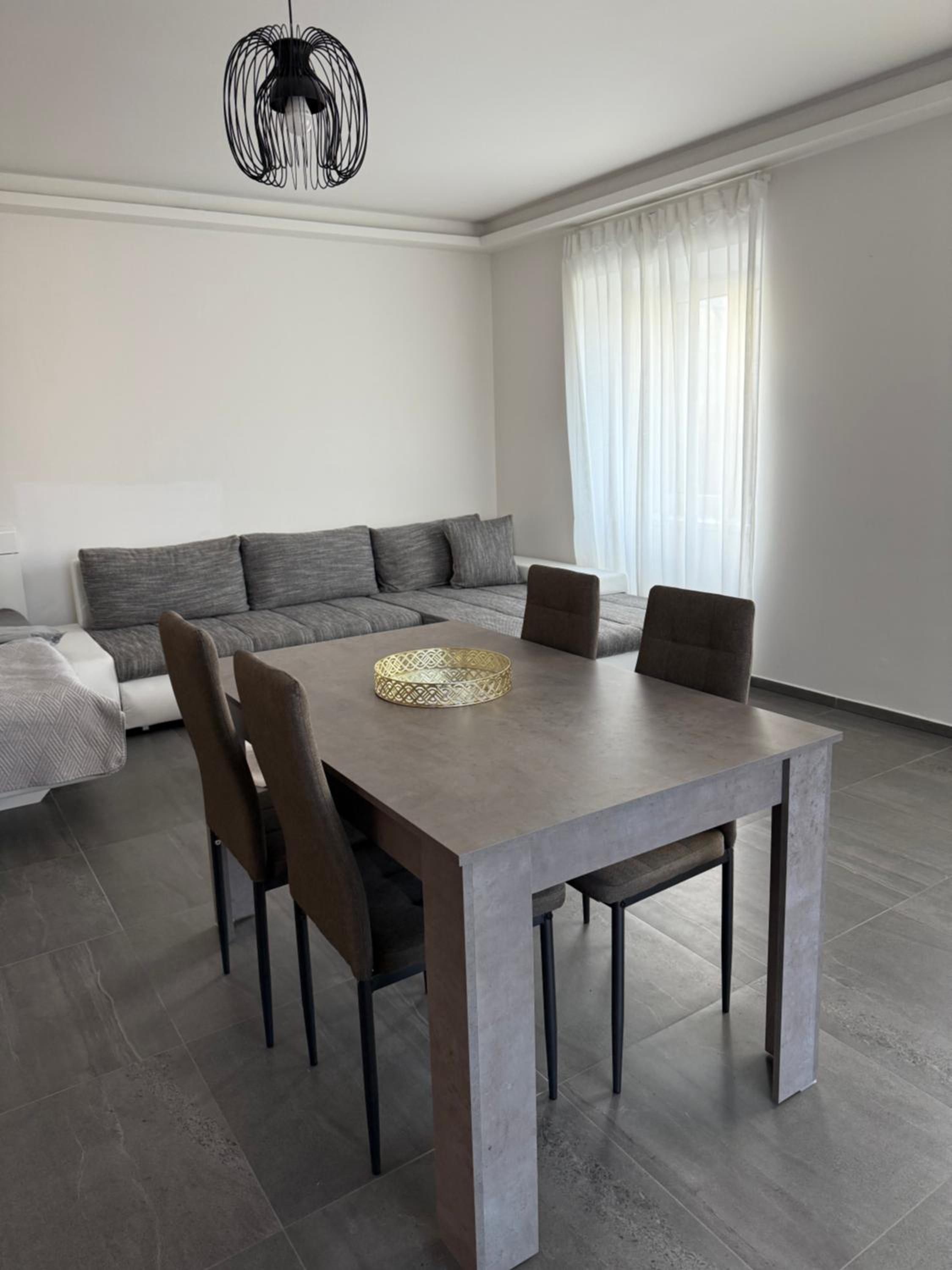 Byt apartman 72m2 private garden PARKING FREE