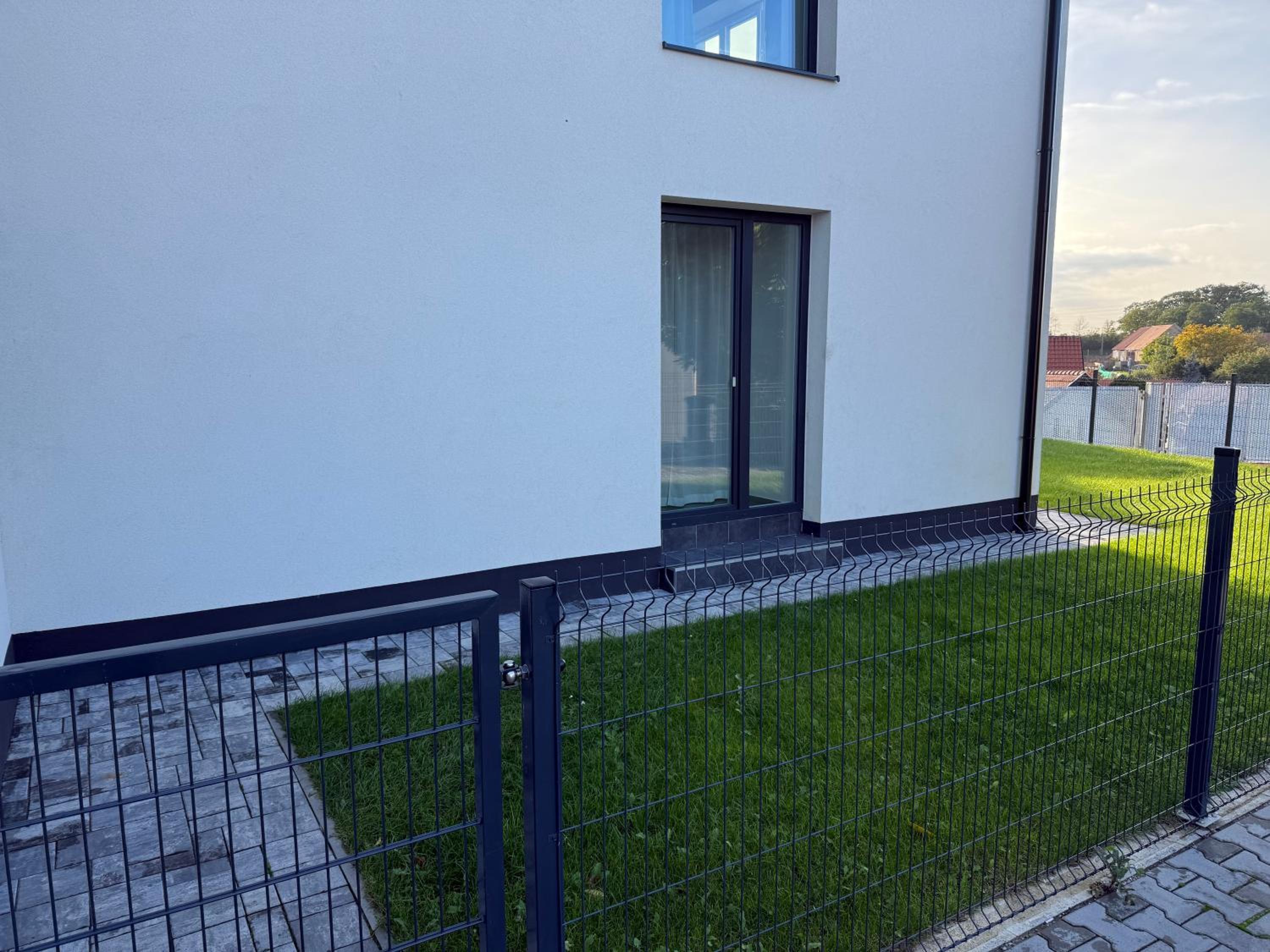 Byt apartman 72m2 private garden PARKING FREE