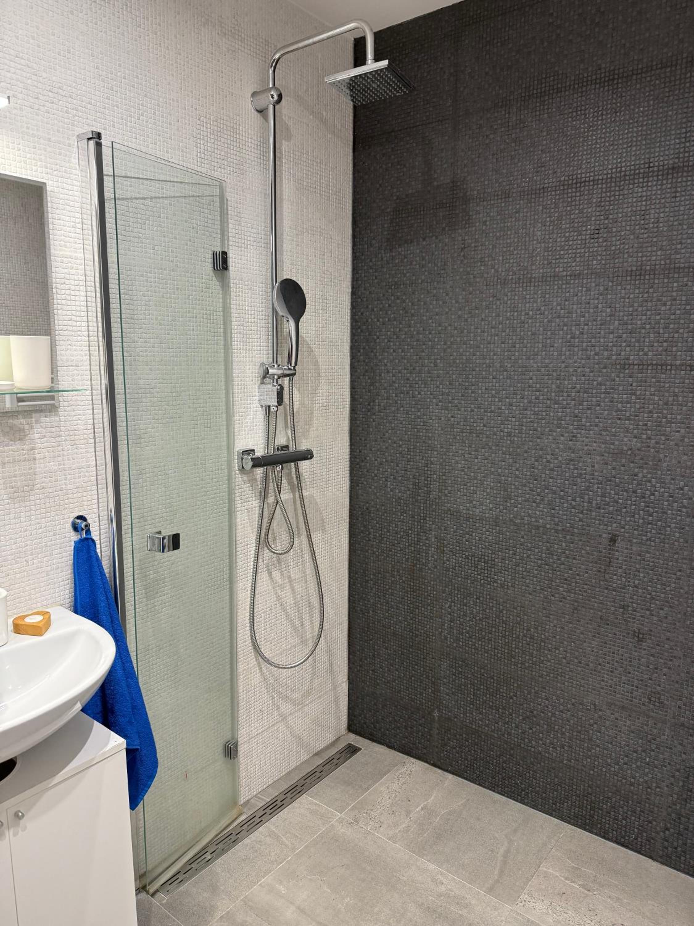 Byt apartman 72m2 private garden PARKING FREE