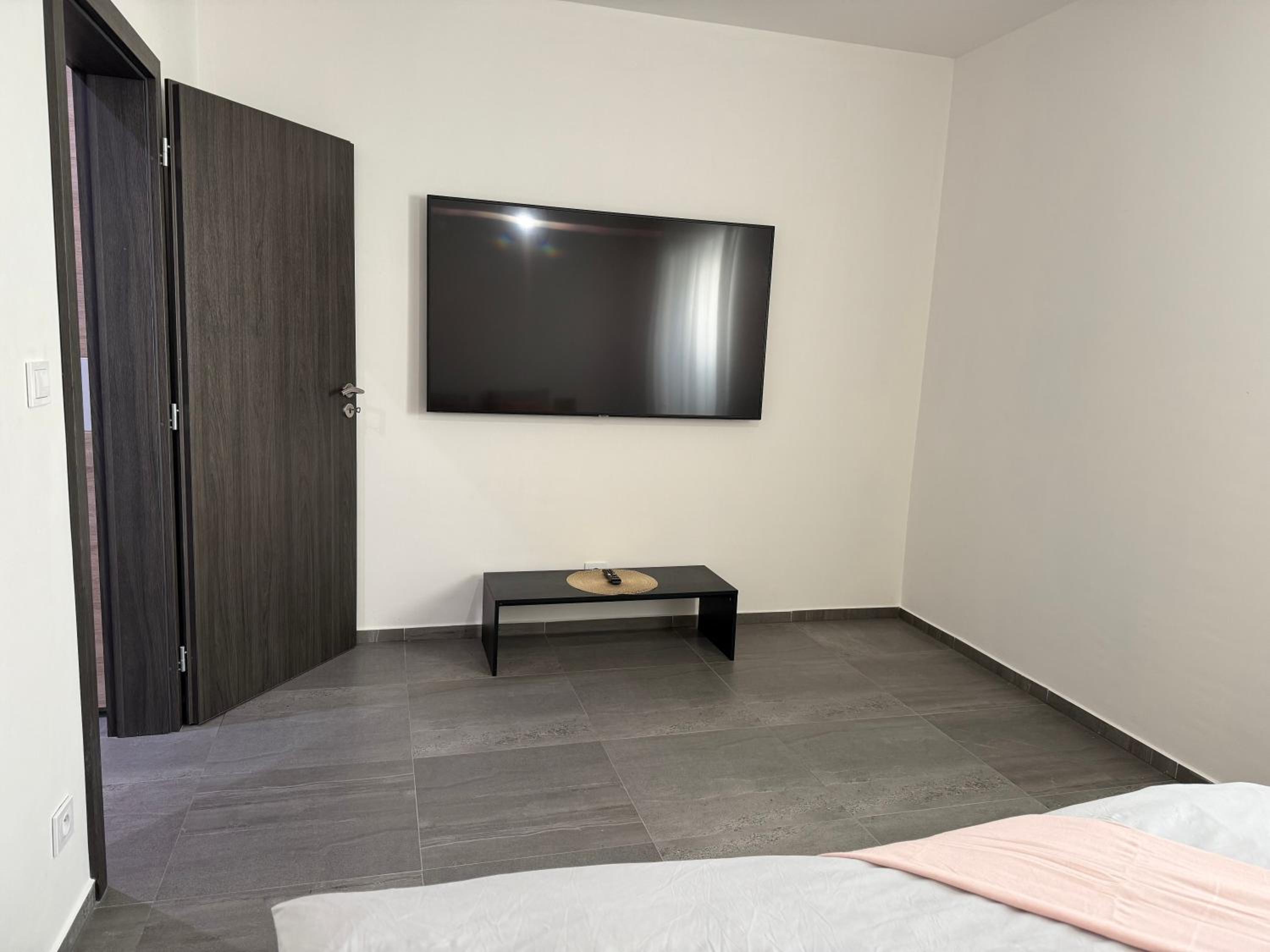 Byt apartman 72m2 private garden PARKING FREE