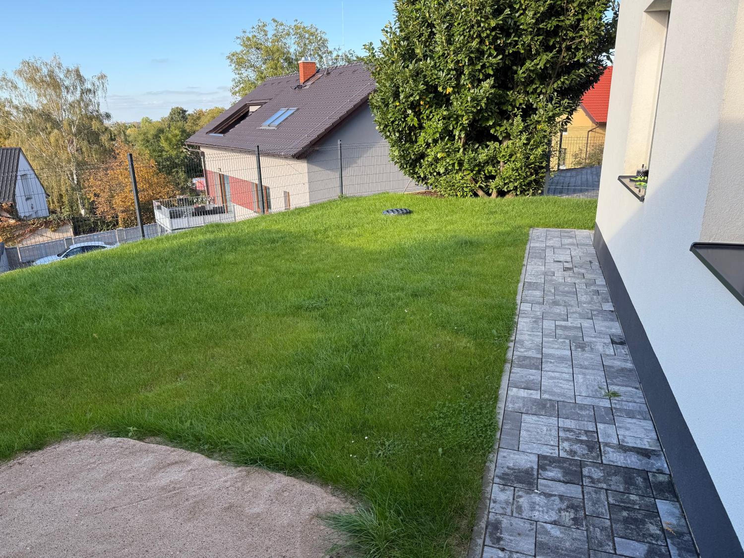 Byt apartman 72m2 private garden PARKING FREE