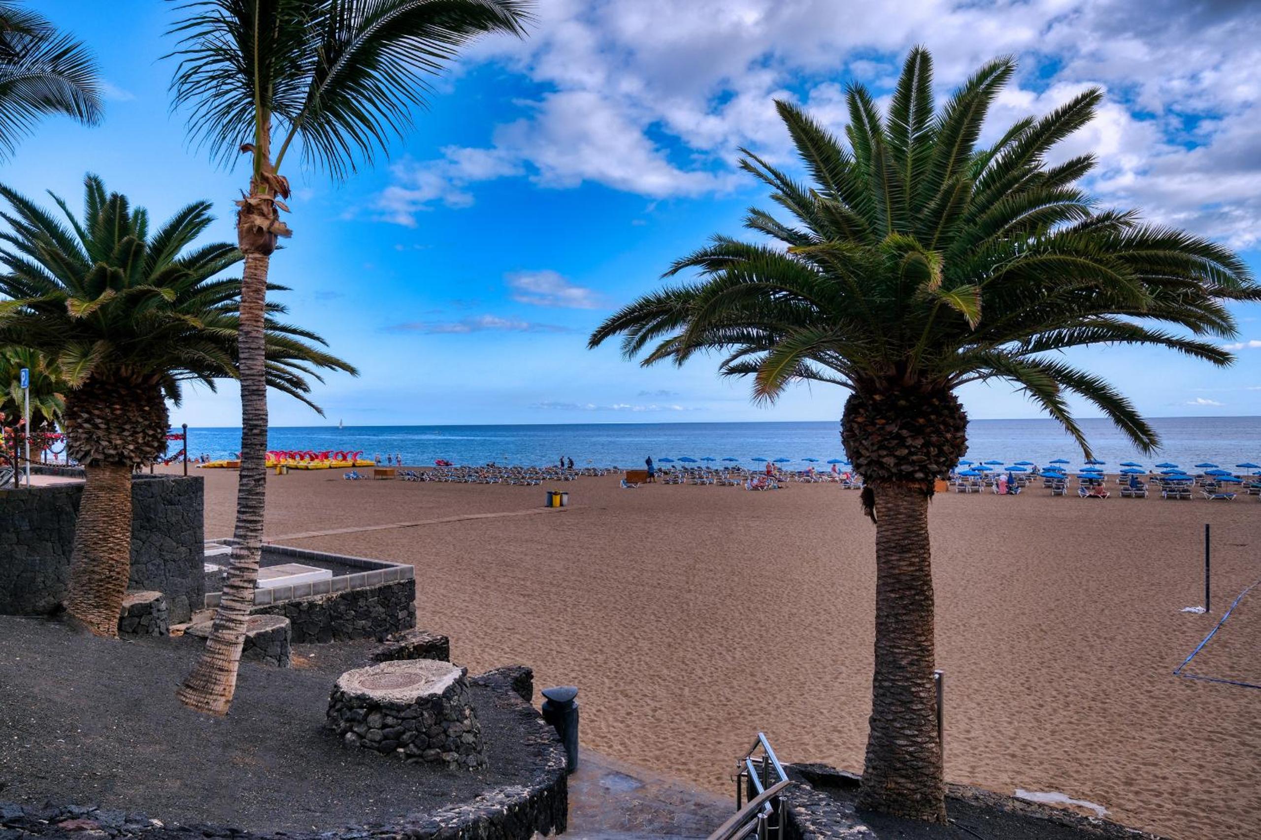 Casa Cris - Beach House next to Playa Grande By Lanzarote Vacation Homes
