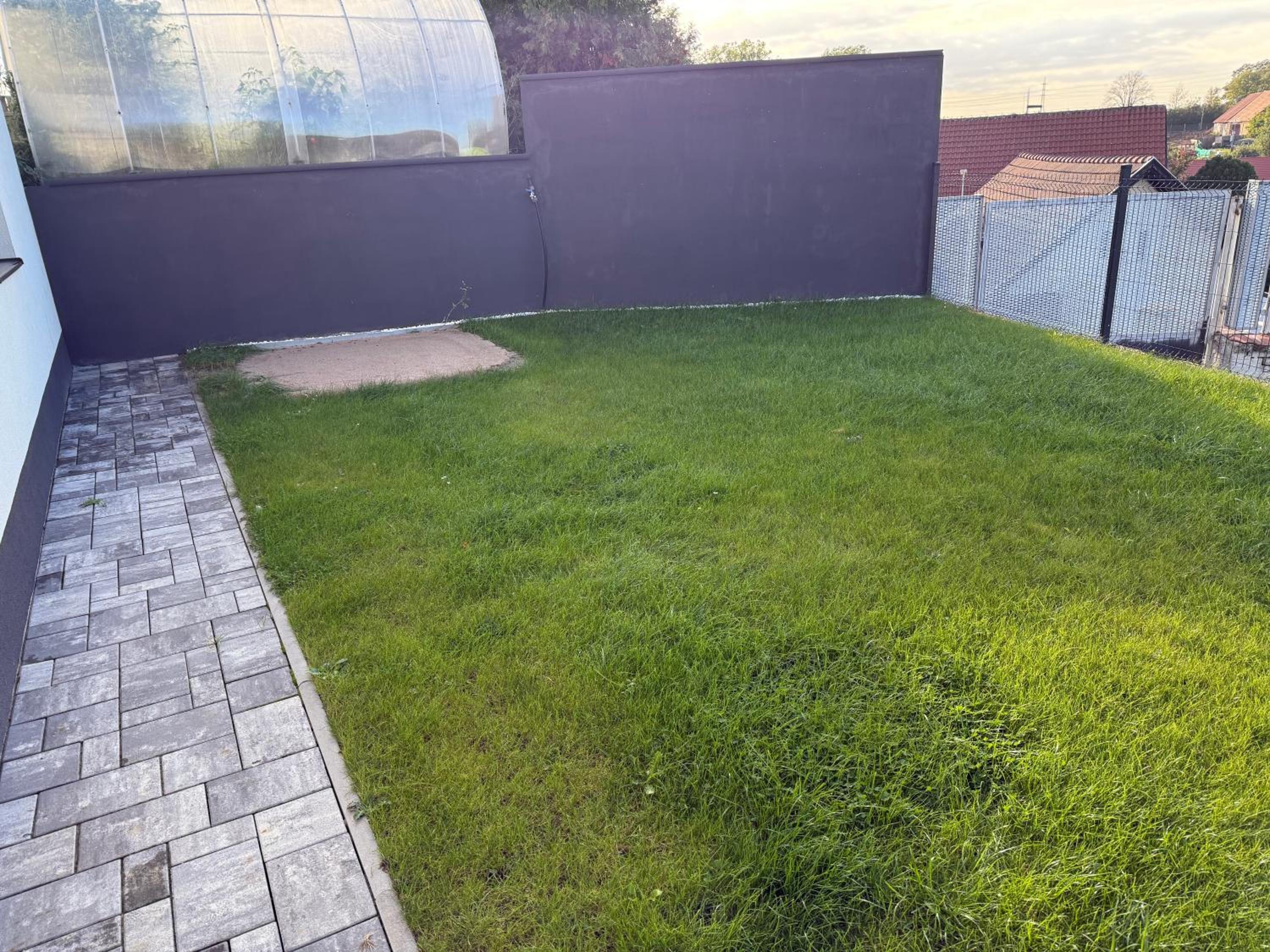 Byt apartman 72m2 private garden PARKING FREE