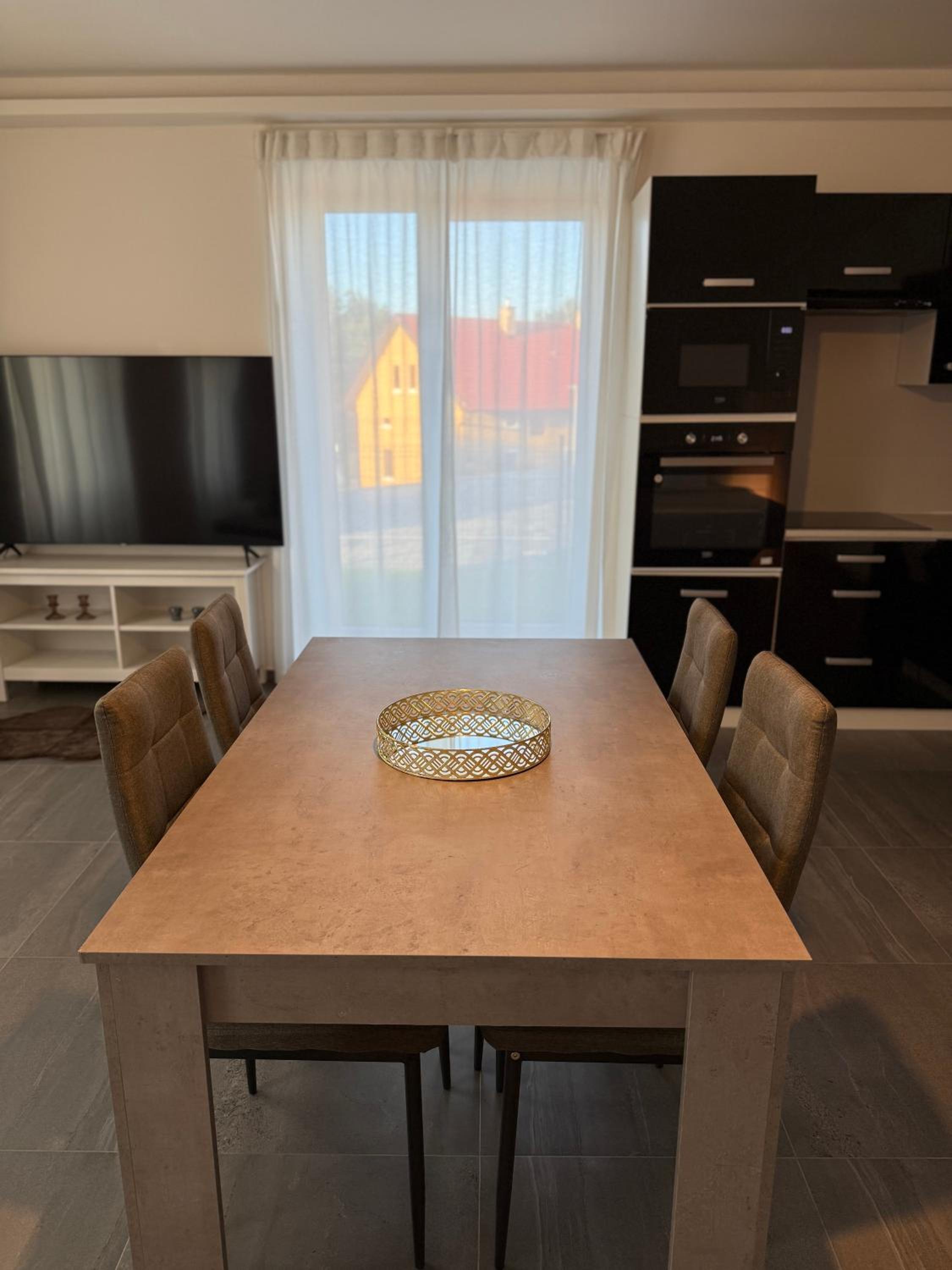 Byt apartman 72m2 private garden PARKING FREE