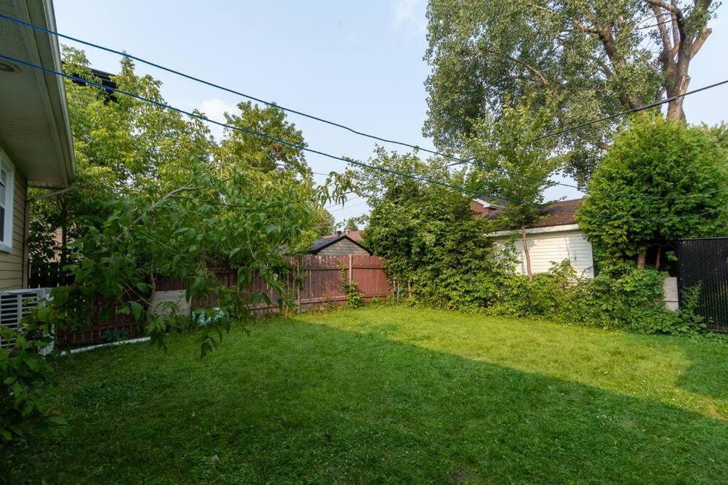 Cozy 4-Bedroom Home - 15-minute From Downtown Montreal