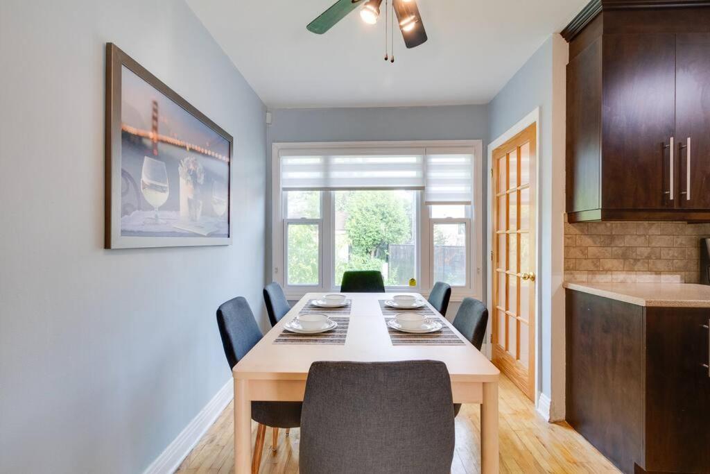 Cozy 4-Bedroom Home - 15-minute From Downtown Montreal