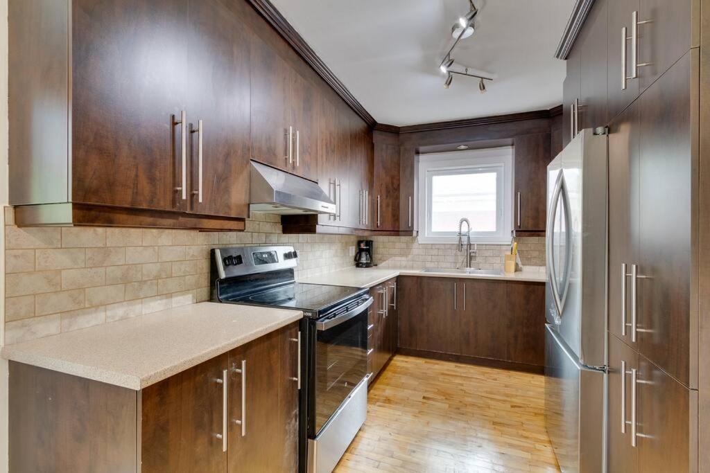 Cozy 4-Bedroom Home - 15-minute From Downtown Montreal