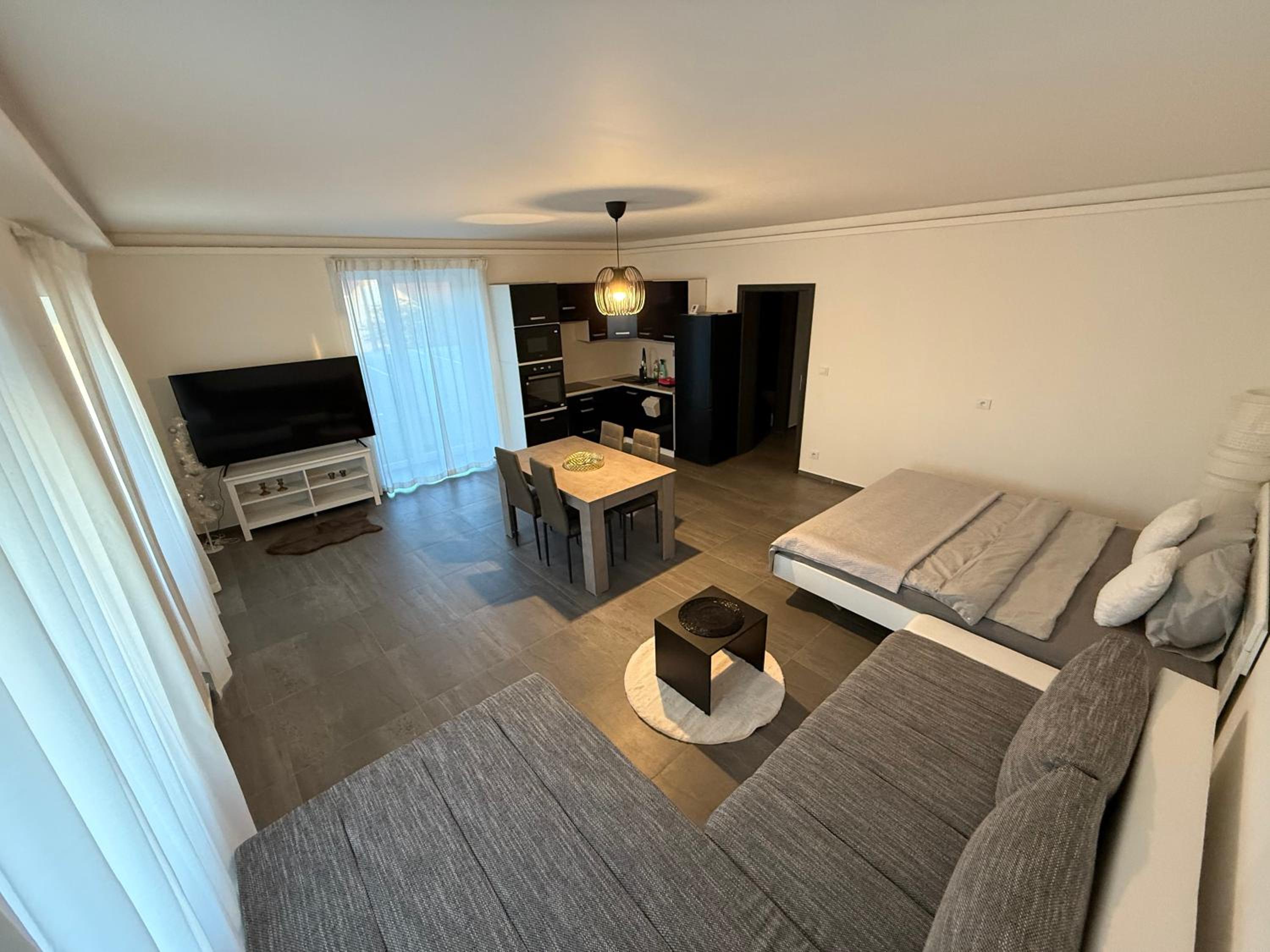 Byt apartman 72m2 private garden PARKING FREE