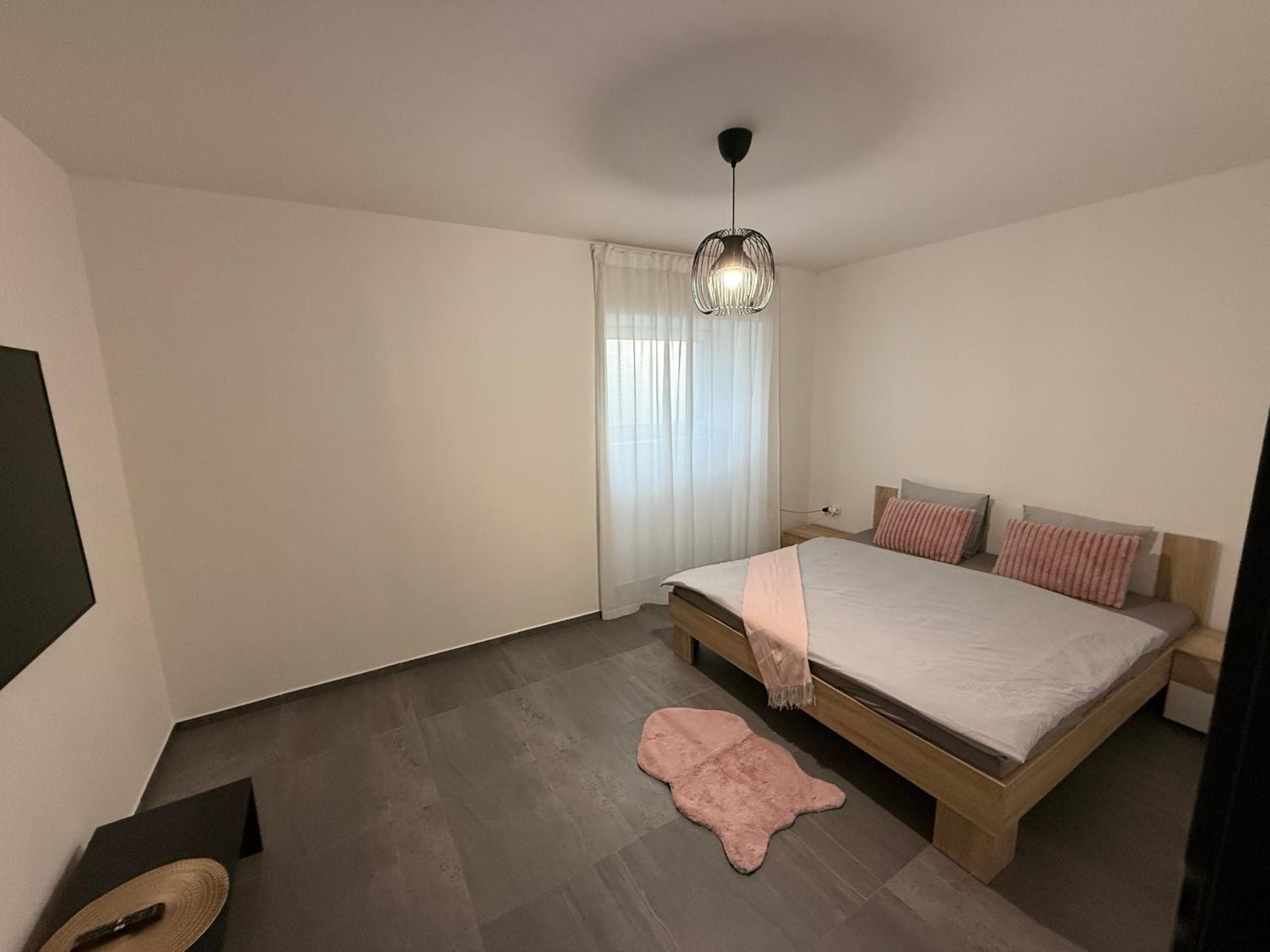 Byt apartman 72m2 private garden PARKING FREE