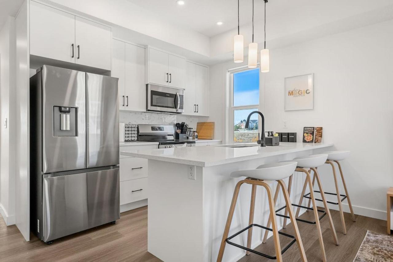 Aspen - Town House with 2 Bedrooms, Garage Parking, AC & More!