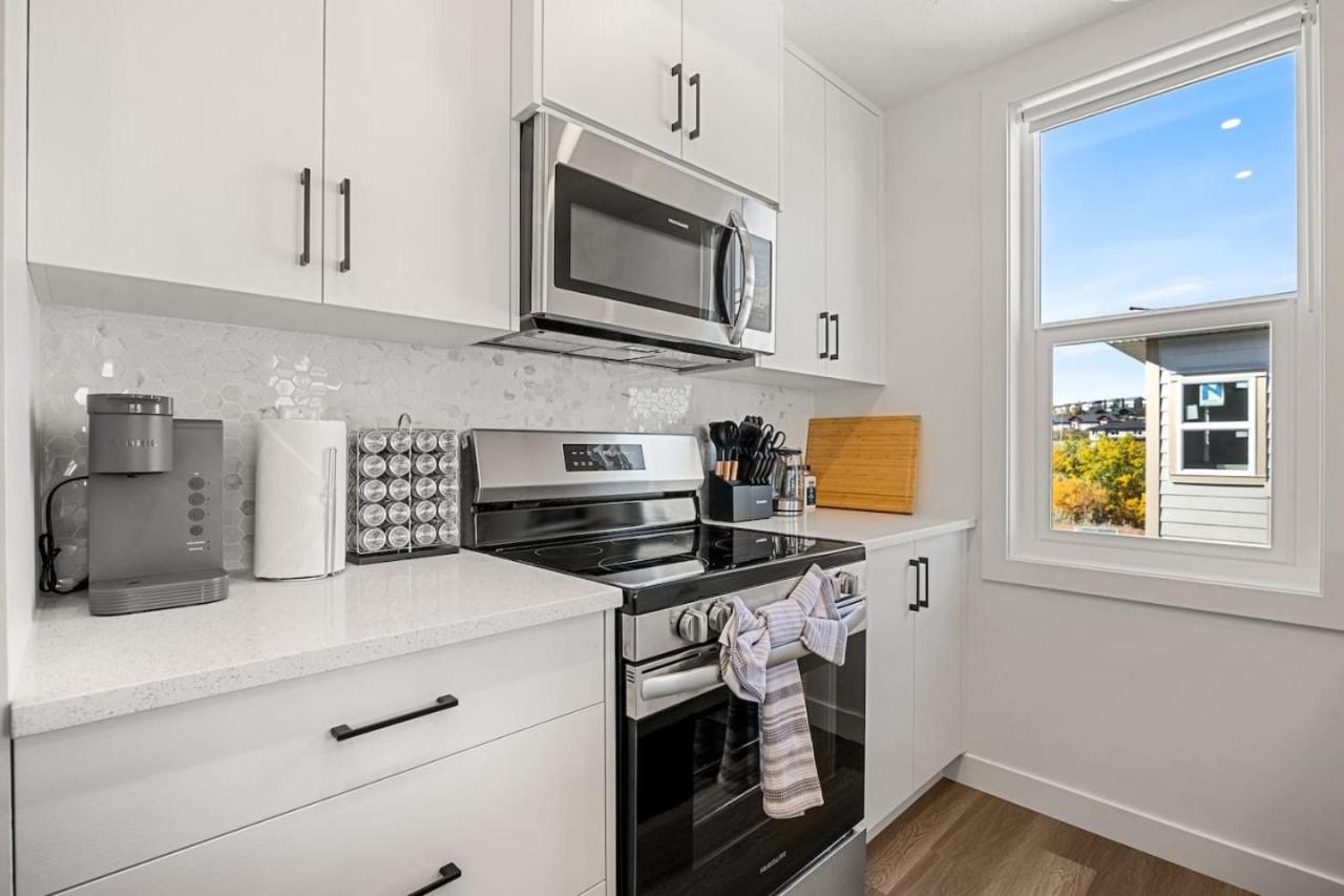 Aspen - Town House with 2 Bedrooms, Garage Parking, AC & More!