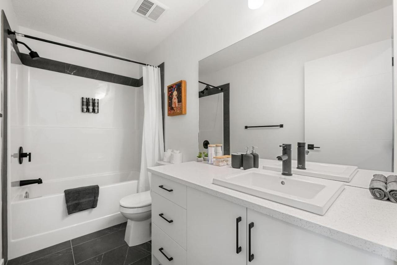Aspen - Town House with 2 Bedrooms, Garage Parking, AC & More!