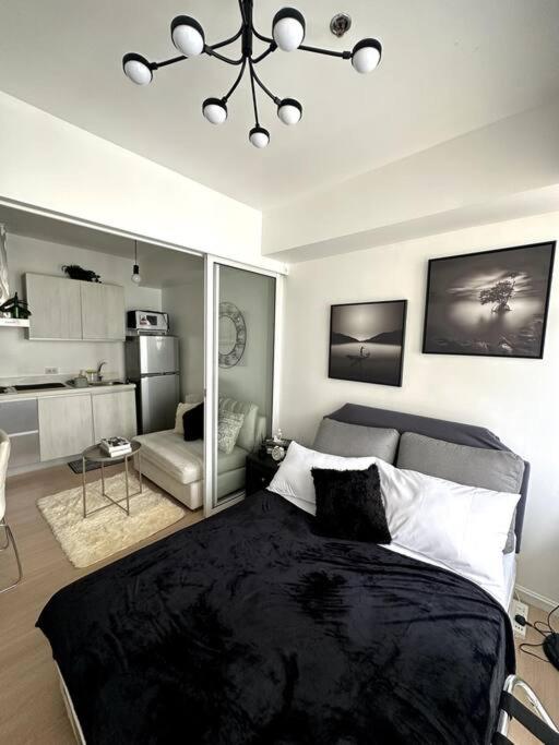 El Spacio Azure 1BR with PS4 & Netflix view 4