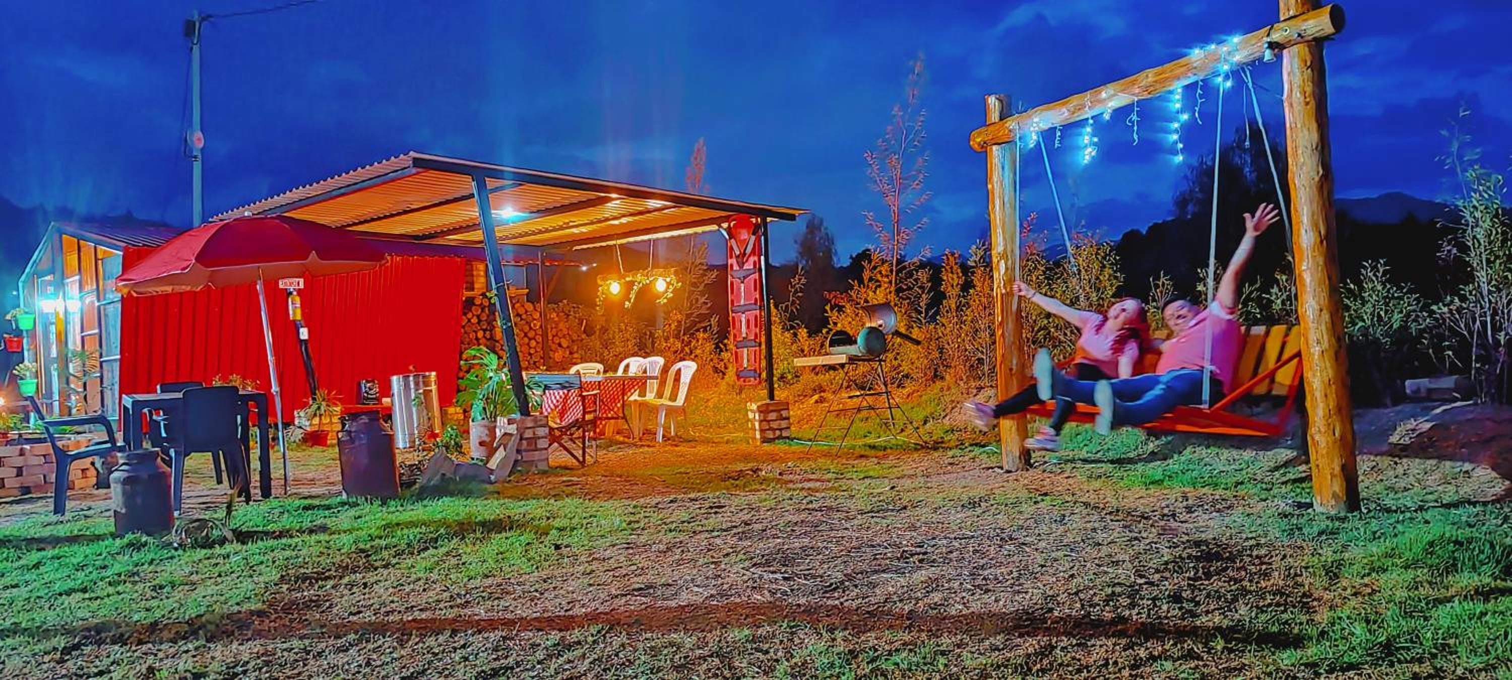 La Tata cabaña y zona de camping