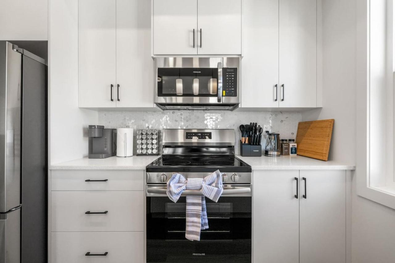 Aspen - Town House with 2 Bedrooms, Garage Parking, AC & More!