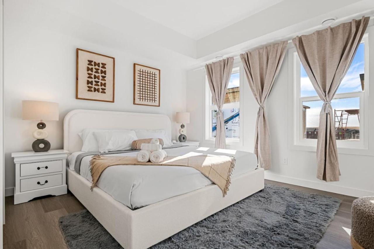 Aspen - Town House with 2 Bedrooms, Garage Parking, AC & More!