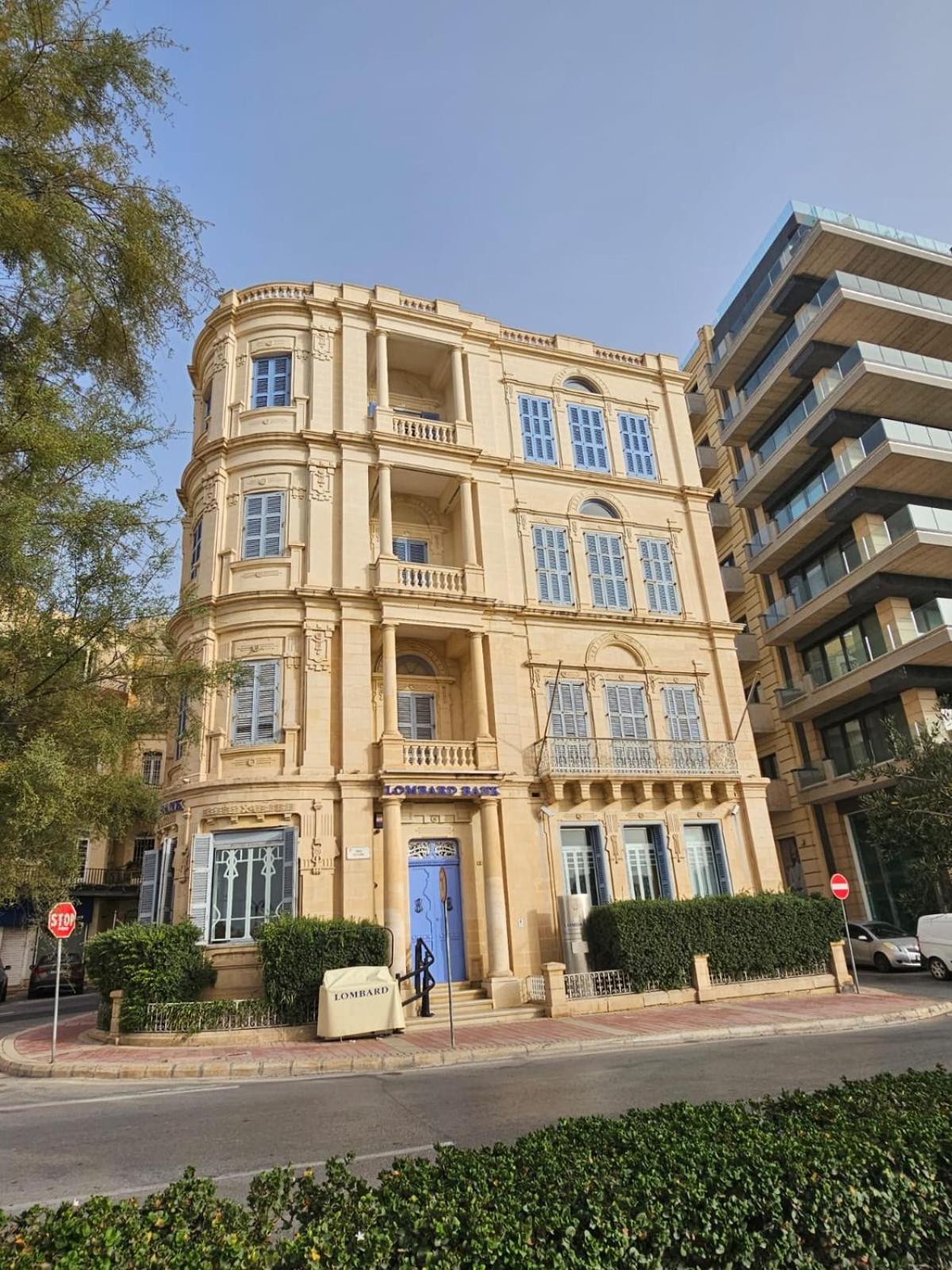Seaview 3 bedrooms in Balluta Beach view 5