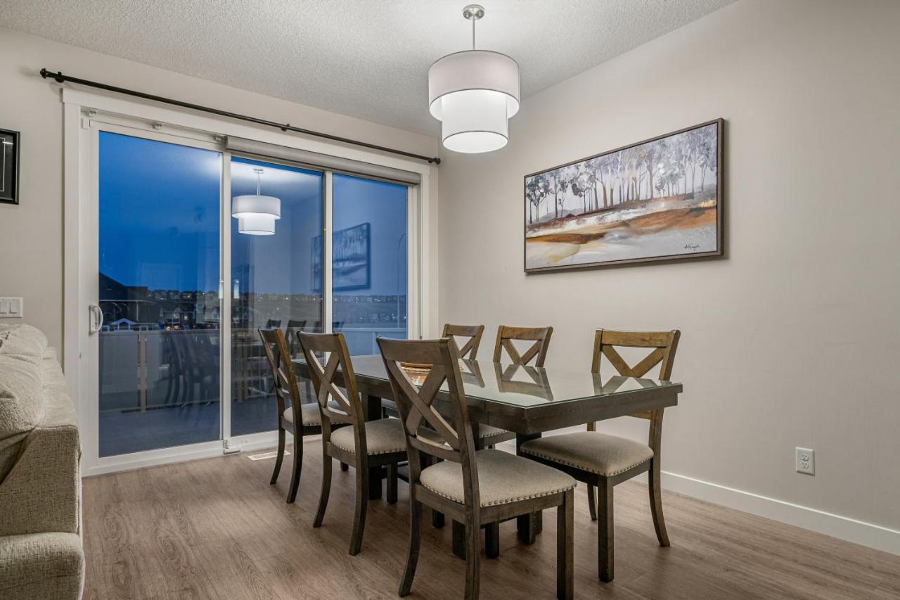3 Bedroom Sage House with AC, Driveway Parking, King Bed & More