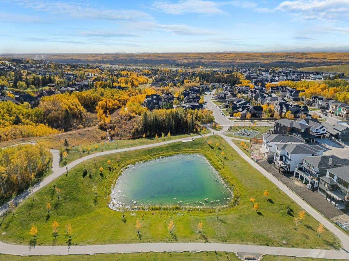 Aspen - Town House with 2 Bedrooms, Garage Parking, AC & More!