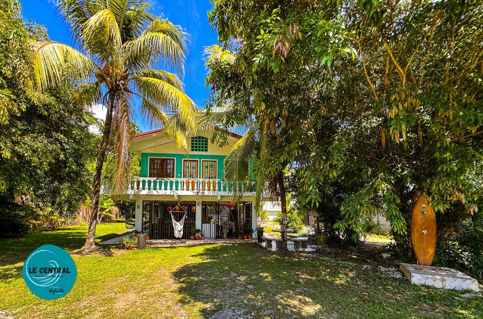 Le Central - Beach Hostel Vibe