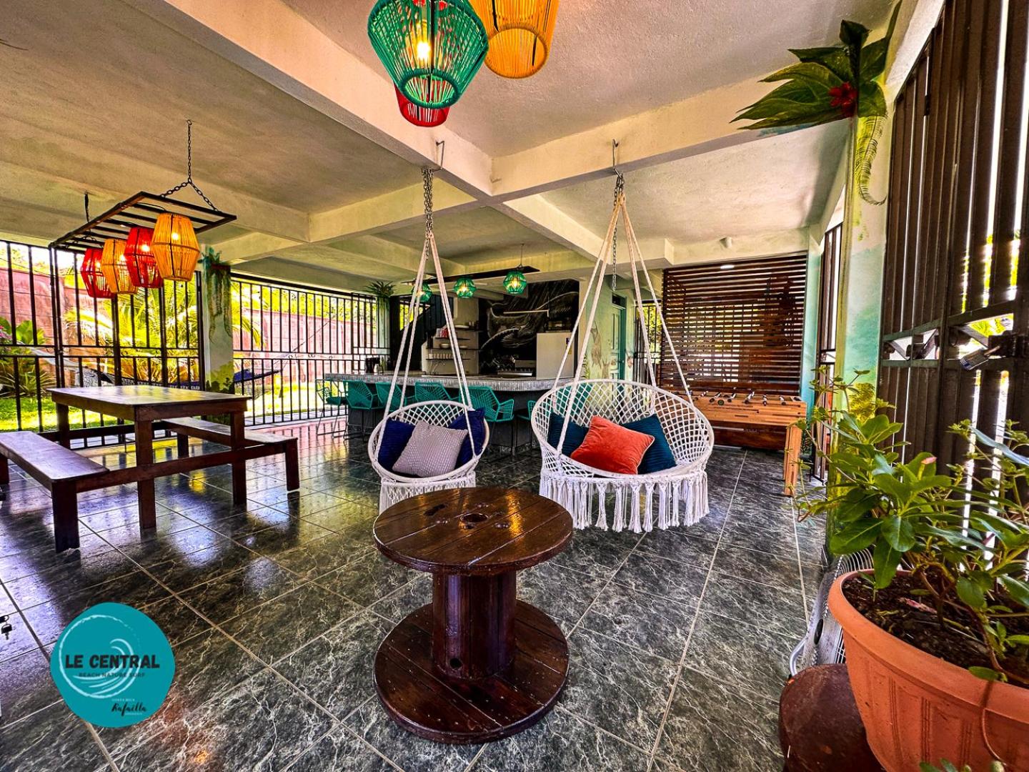 Le Central - Beach Hostel Vibe