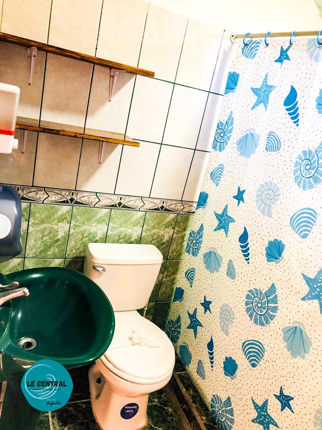 Le Central - Beach Hostel Vibe