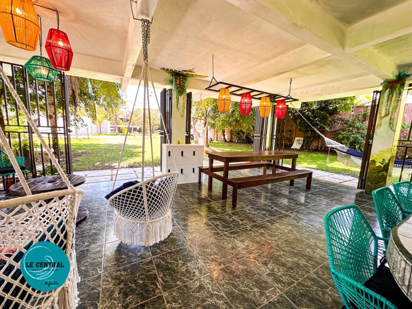 Le Central - Beach Hostel Vibe