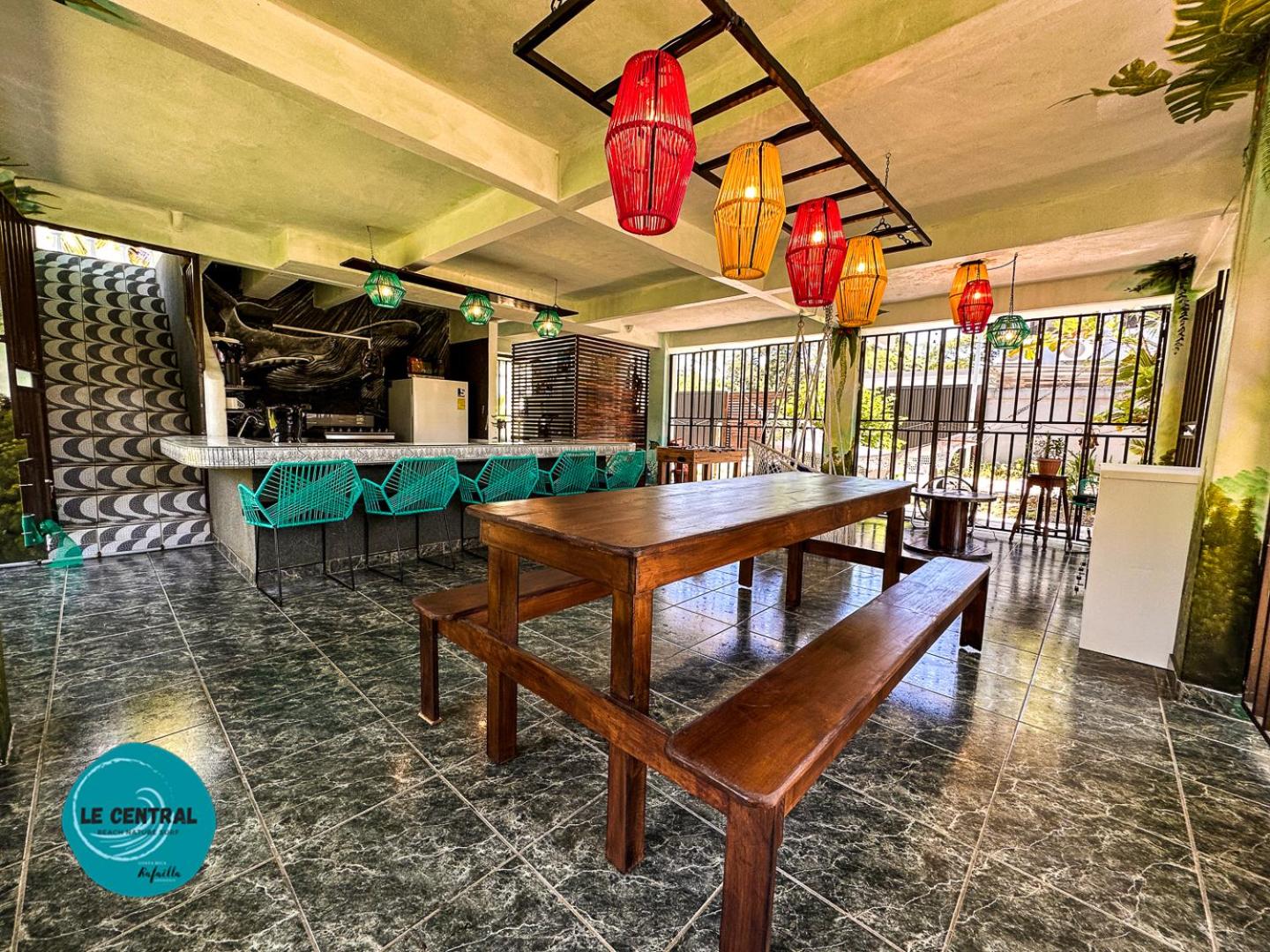 Le Central - Beach Hostel Vibe
